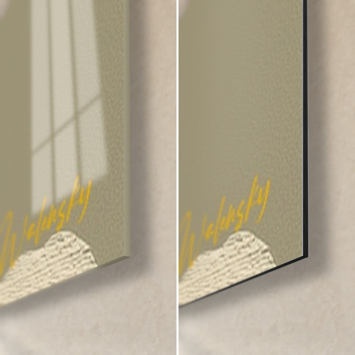 Tableau dragon stylisé, coin bas droit : verre brillant à gauche aux reflets de fenêtre, Dibond mat kaki à droite, signature dorée
