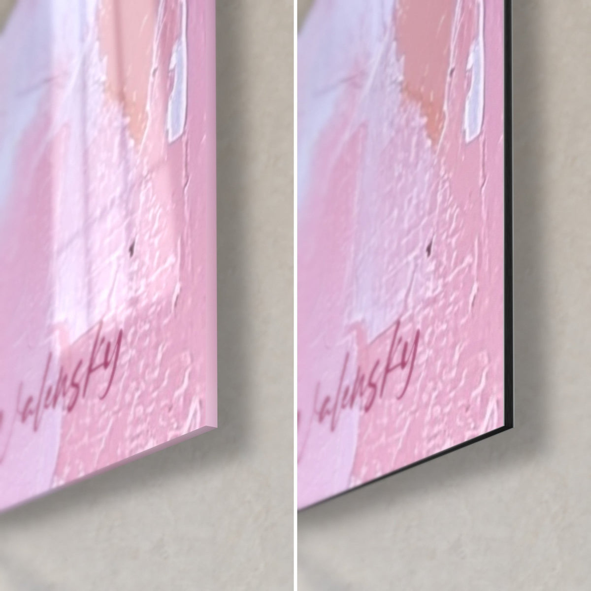 Tableau dragon bleu et rose, coin bas droit : verre acrylique brillant à gauche, Dibond noir mat à droite, tranche de 3 mm