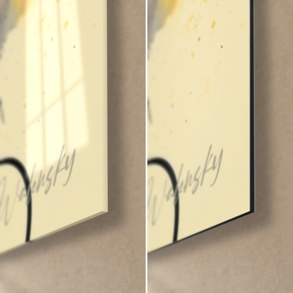 Tableau créature ailée noire et jaune, coin bas droit : verre acrylique brillant à gauche, alu Dibond mat à droite, tranche de 3 mm visible
