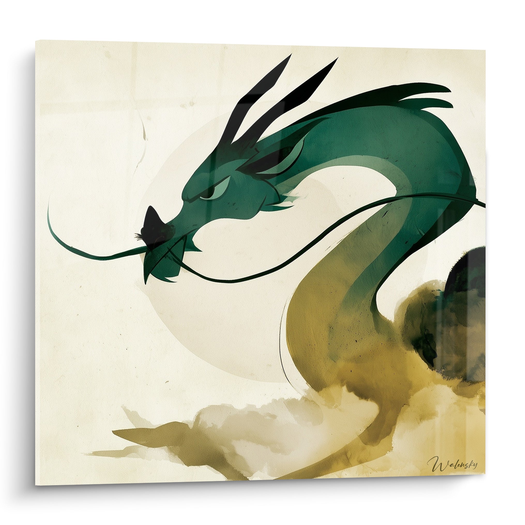 Dragon vert émeraude enroulé sous une lune ocre pâle, style encre et aquarelle fondue