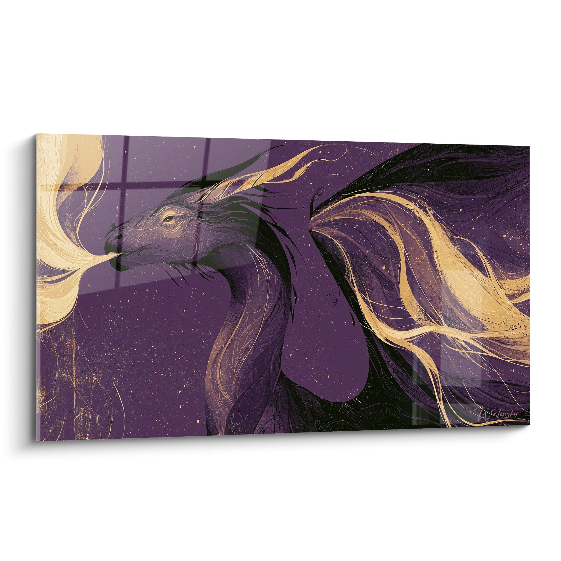 Dragon violet à la crinière dorée déployée, tête sculptée de profil sur fond mystique étoilé