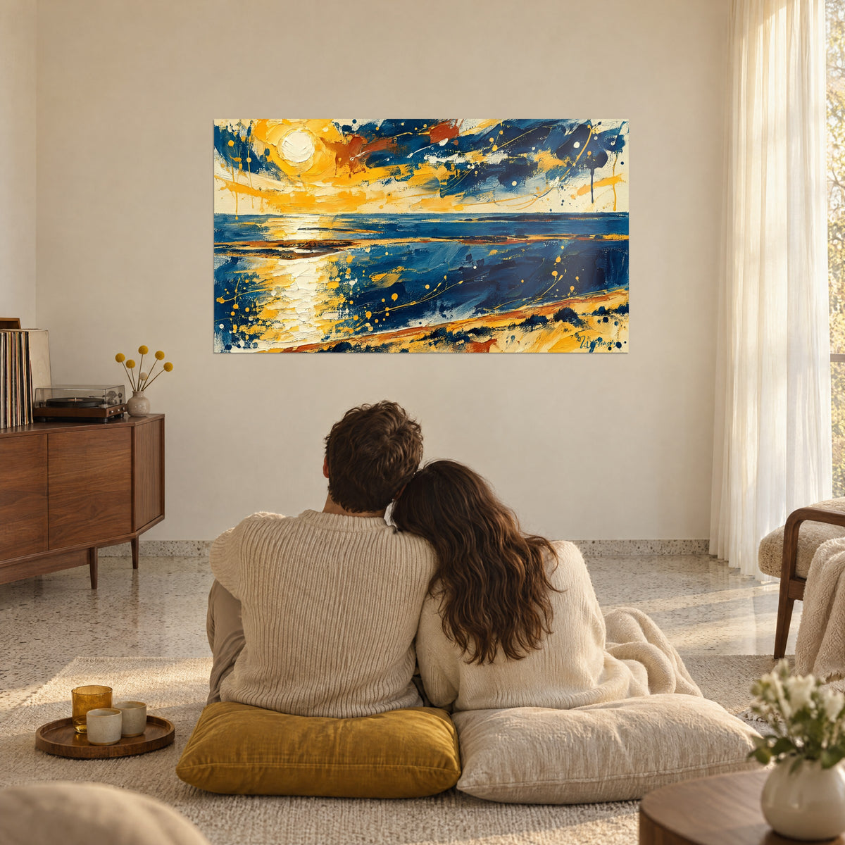 Tableau horizon marin, éclats de peinture jaune d'or sur des nuages indigo, deux personnes assises sur des coussins moutarde