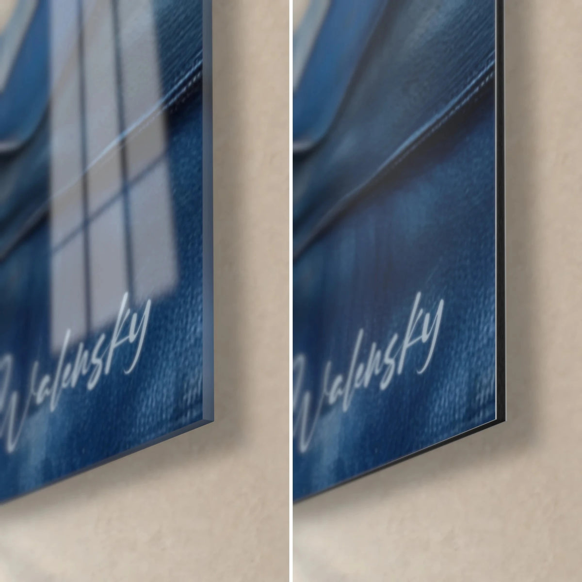 Schilderij gouden duinen op indigokleurige golven, rechtsonder: glanzend acrylglas links, mat Dibond rechts, dunne rand