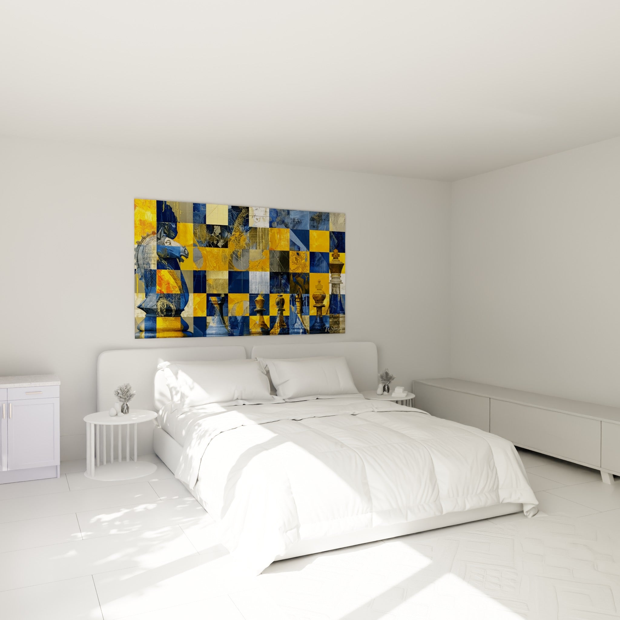 Échiquier bleu marine et doré aux pièces sculptées, au-dessus d'un lit dans une chambre claire