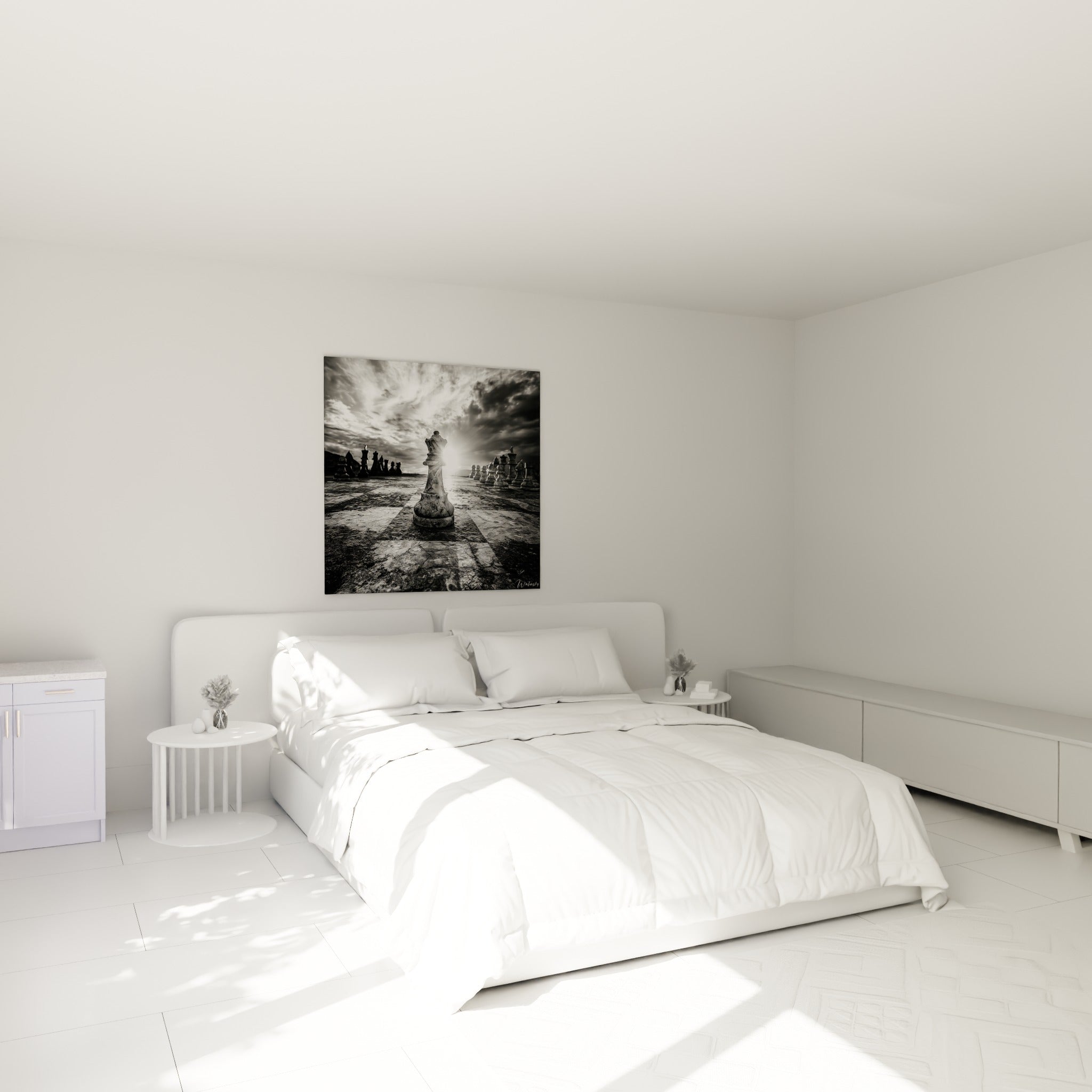 Pièce d'échecs marbrée blanche et grise illuminée par le soleil, au-dessus d'un lit dans une chambre claire