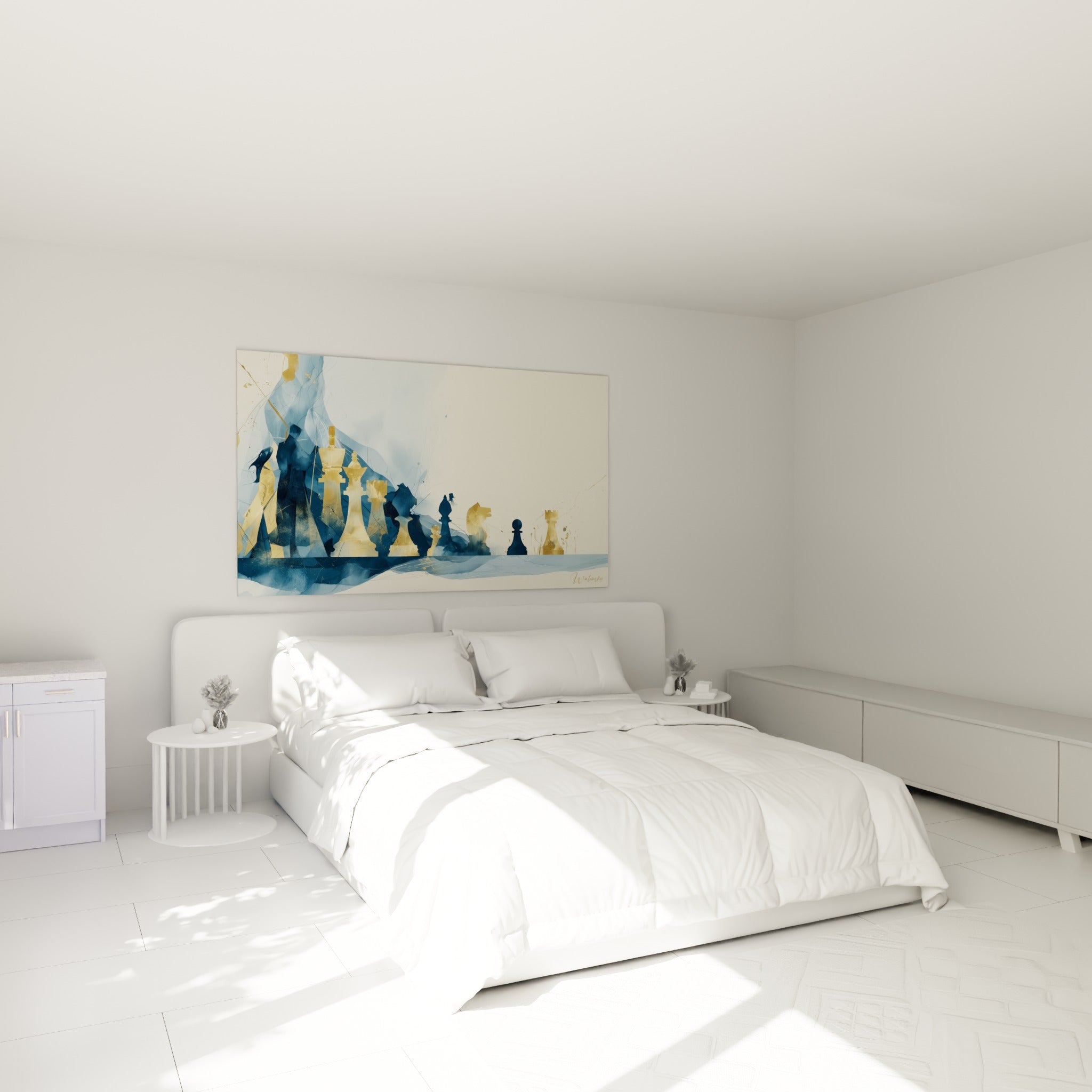 Échiquier doré et bleu marine aux formes fluides, accroché au-dessus d'un lit dans une chambre claire