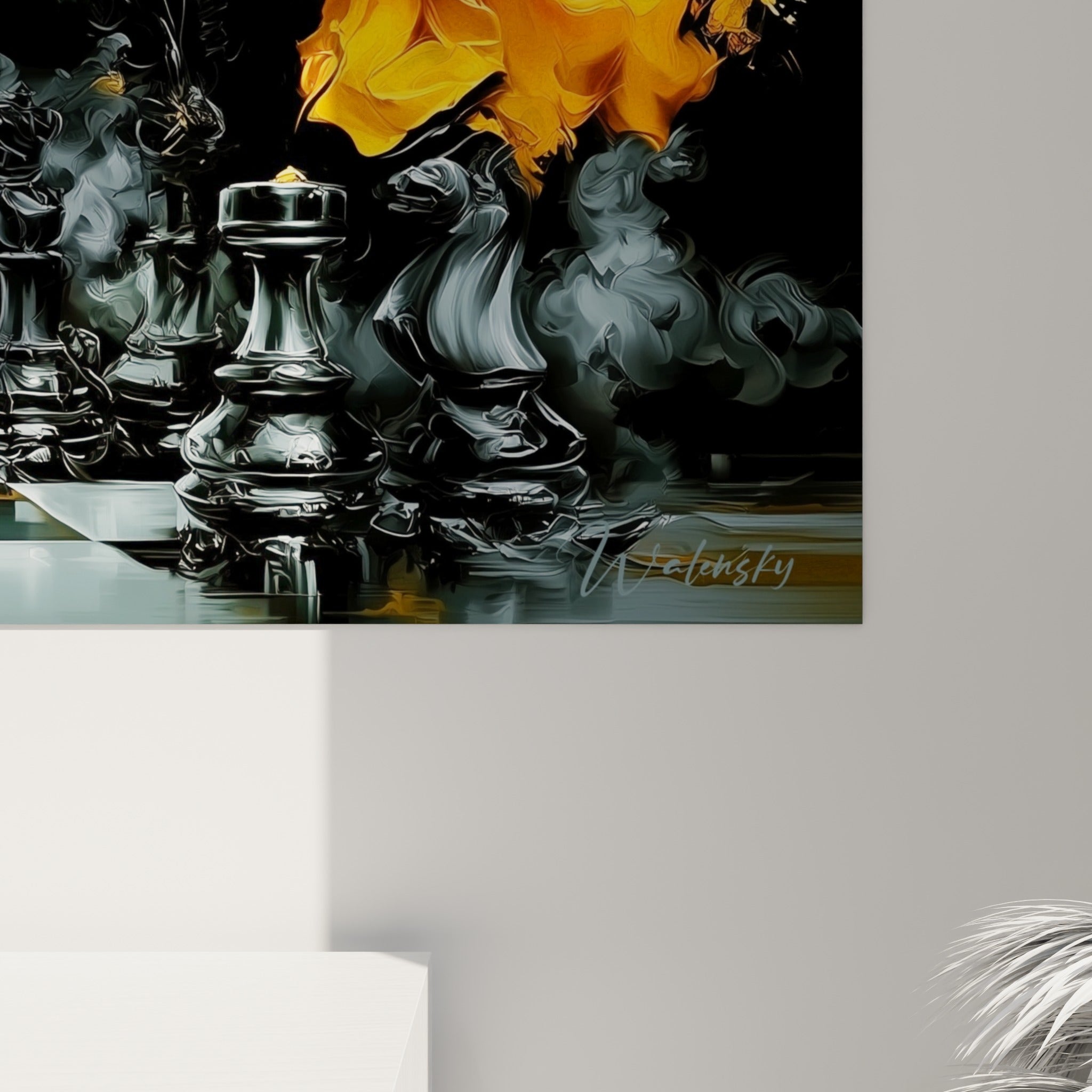 Empâtements dorés et volutes anthracite se mêlent en gros plan sur la toile de cet échiquier enflammé