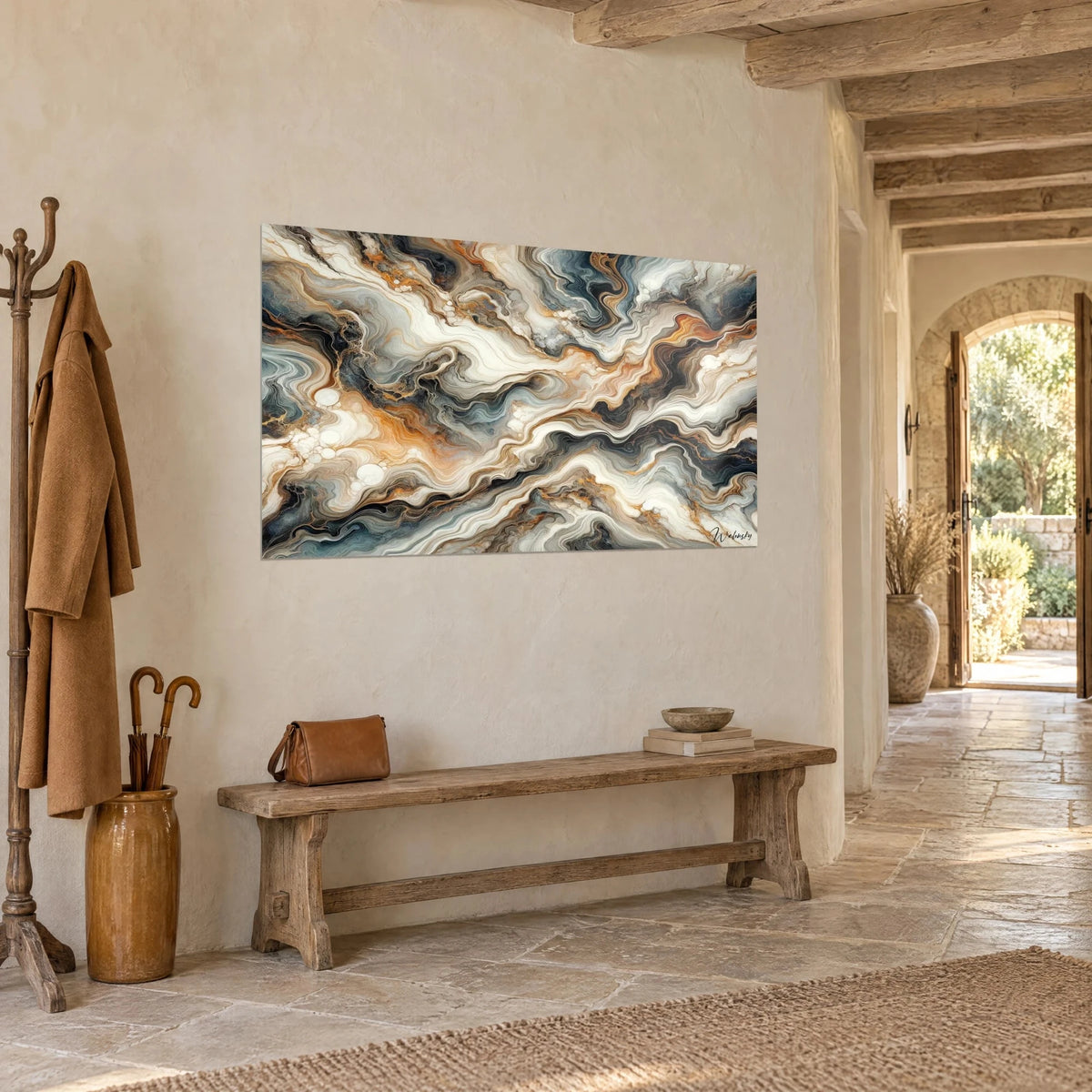 Schilderij met vloeiende minerale lagen in ivoorwit en leiblauw, stenen muur, gewelfde gang van een landhuis