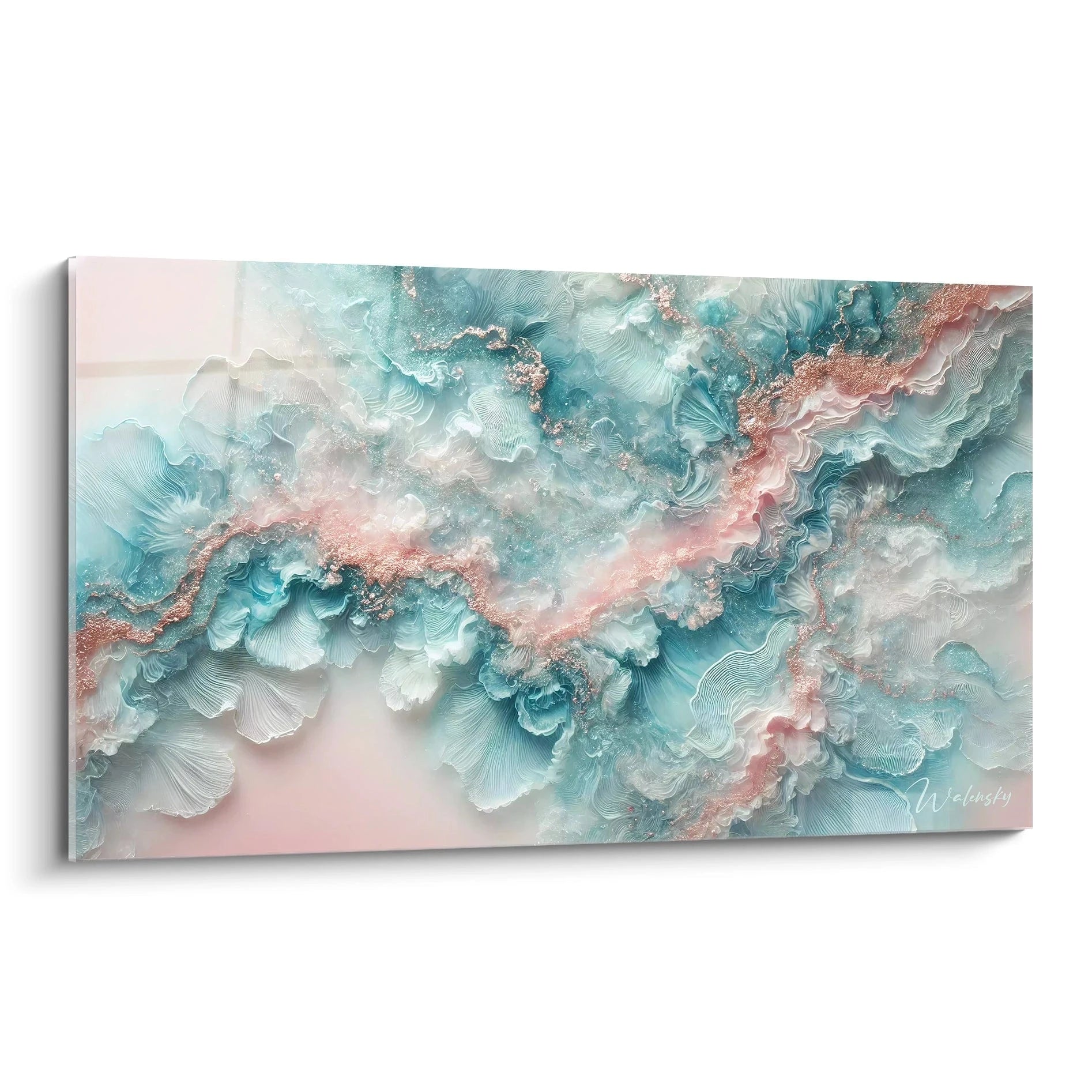 Vue de biais du tableau style epoxy montrant ses ondulations fluides dans des teintes pastel de rose, bleu et or rose, créant une impression de légèreté et de profondeur organique.

