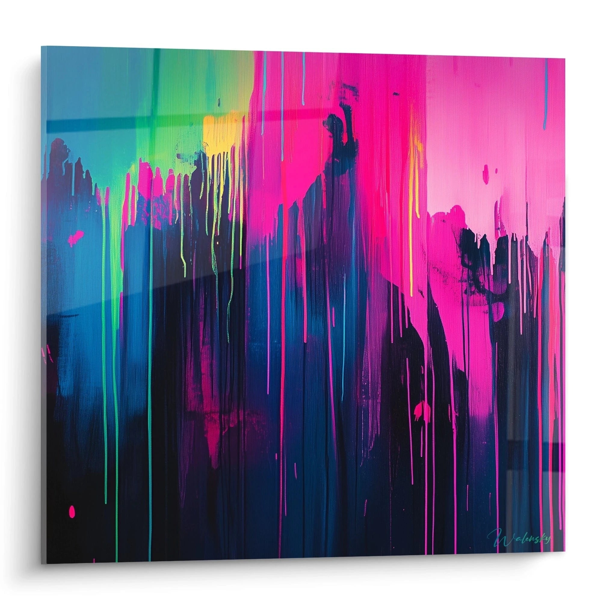 Un tableau abstrait aux couleurs néon présentant des coulures verticales, dominé par des roses vifs et des bleus profonds avec des touches de vert fluorescent, créant un effet de cascade lumineuse urbaine sur fond noir.
