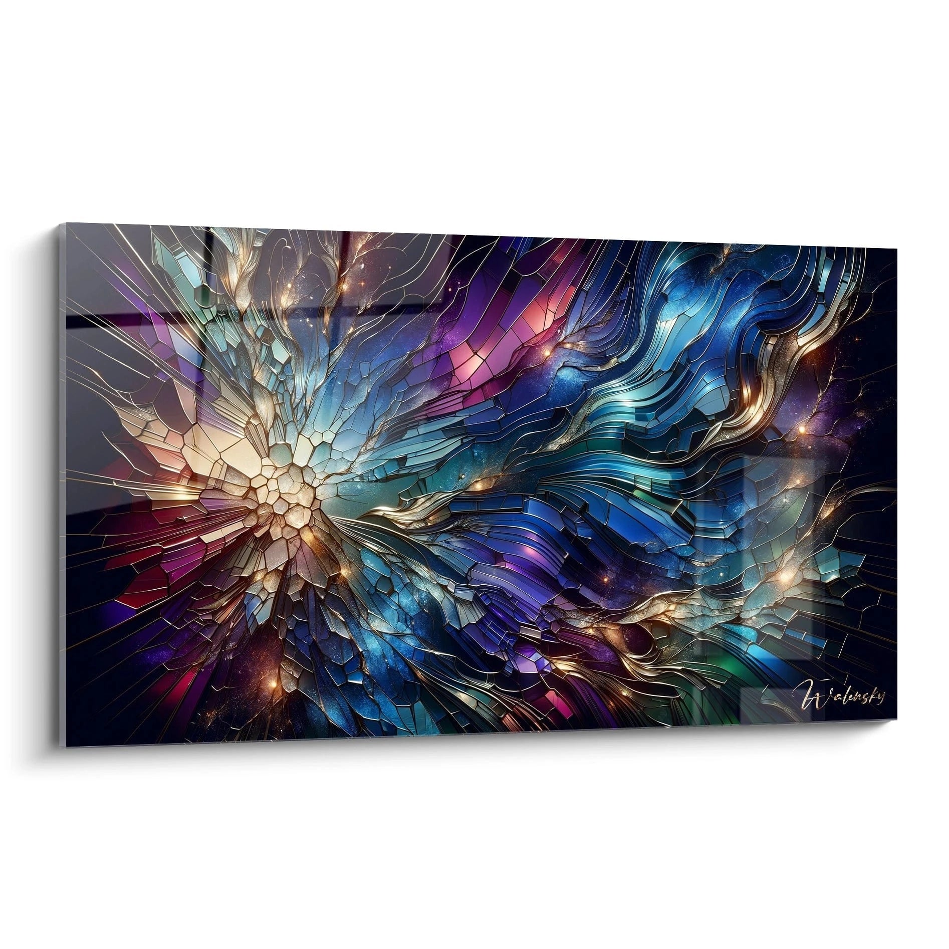Tableau abstrait représentant une structure fragmentée rayonnante avec centre lumineux. Palette riche de bleu saphir, turquoise, violet profond et touches dorées. Texture cristalline combinant surfaces planes et lignes courbes métallisées. Composition dynamique avec formes géométriques éclatées et points lumineux dorés disséminés sur fond sombre.
