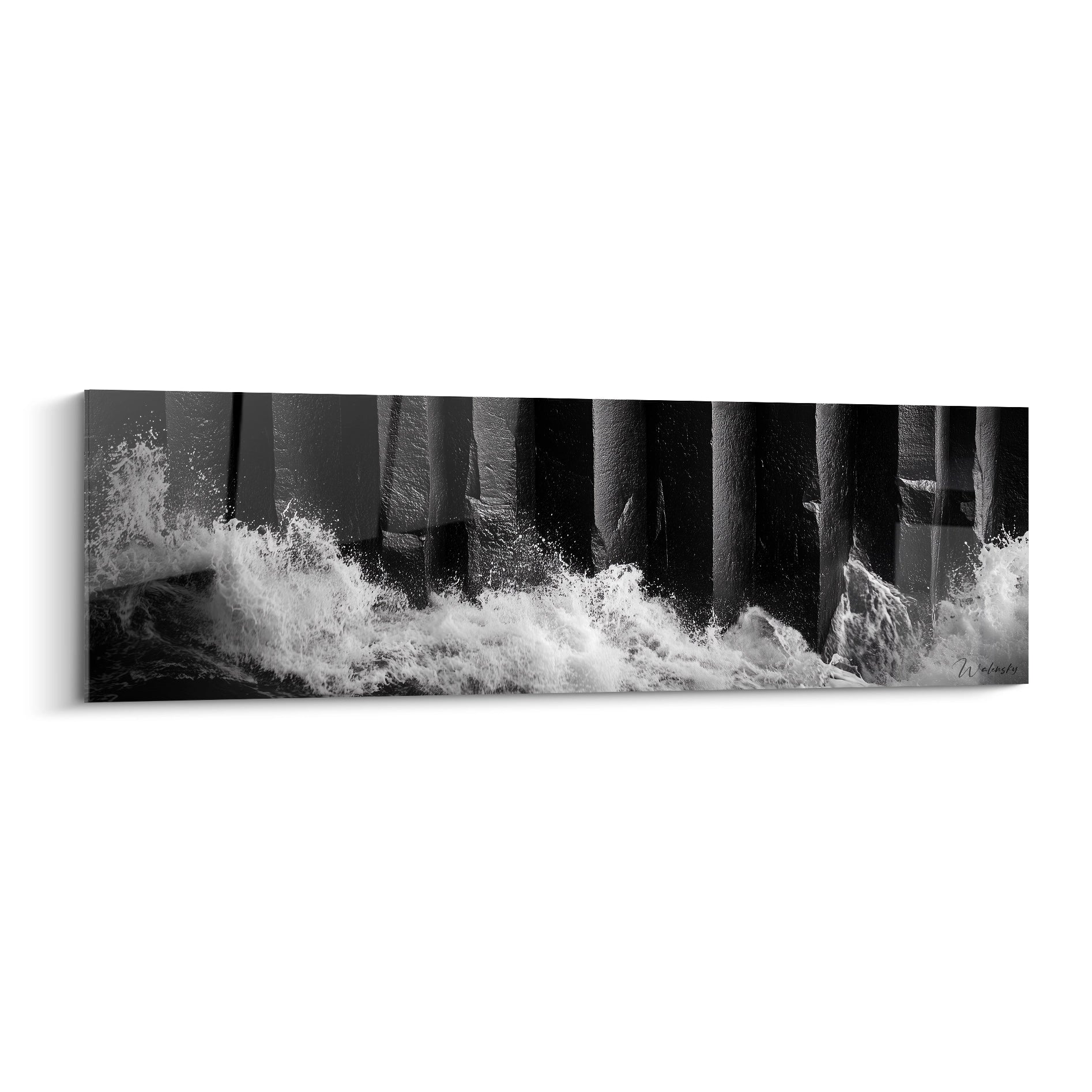 Tableau expressionniste abstrait en noir et blanc représentant des vagues sur des colonnes