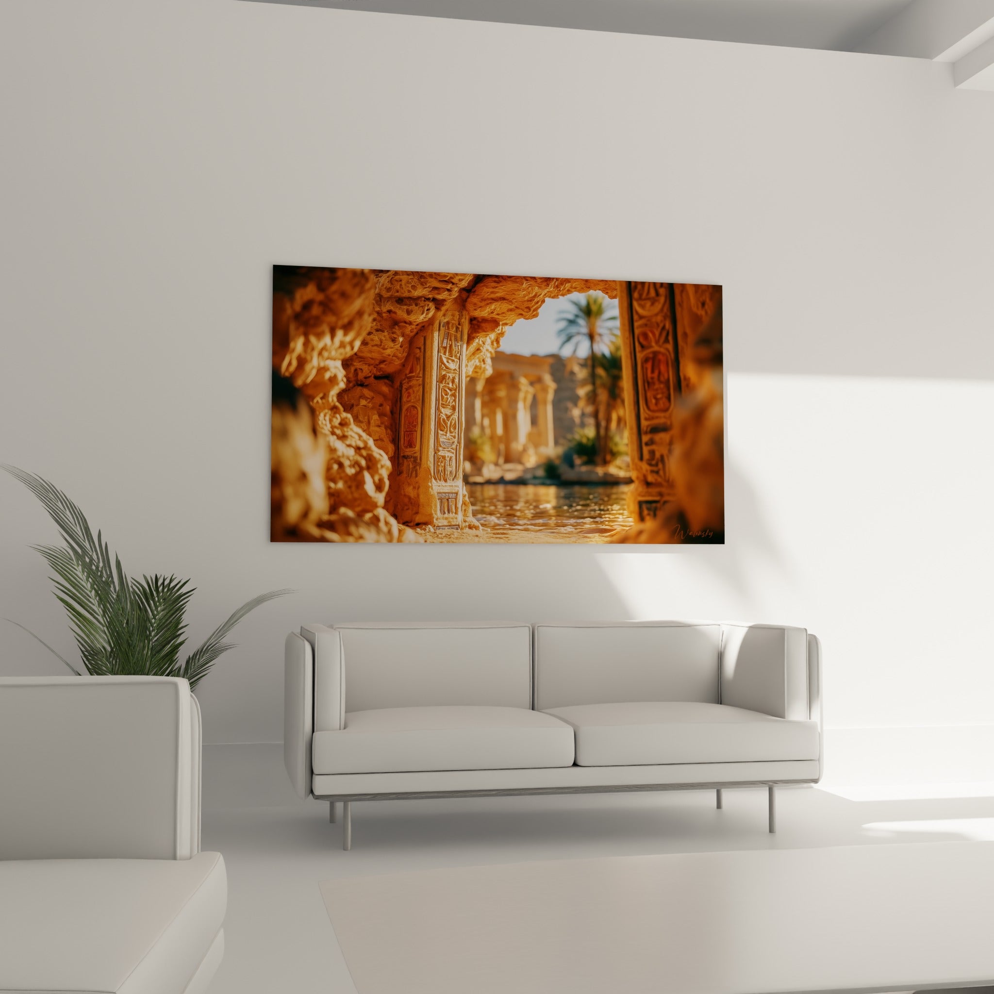 Ruines pharaoniques dorées et terracotta au-dessus d'un canapé dans un salon lumineux