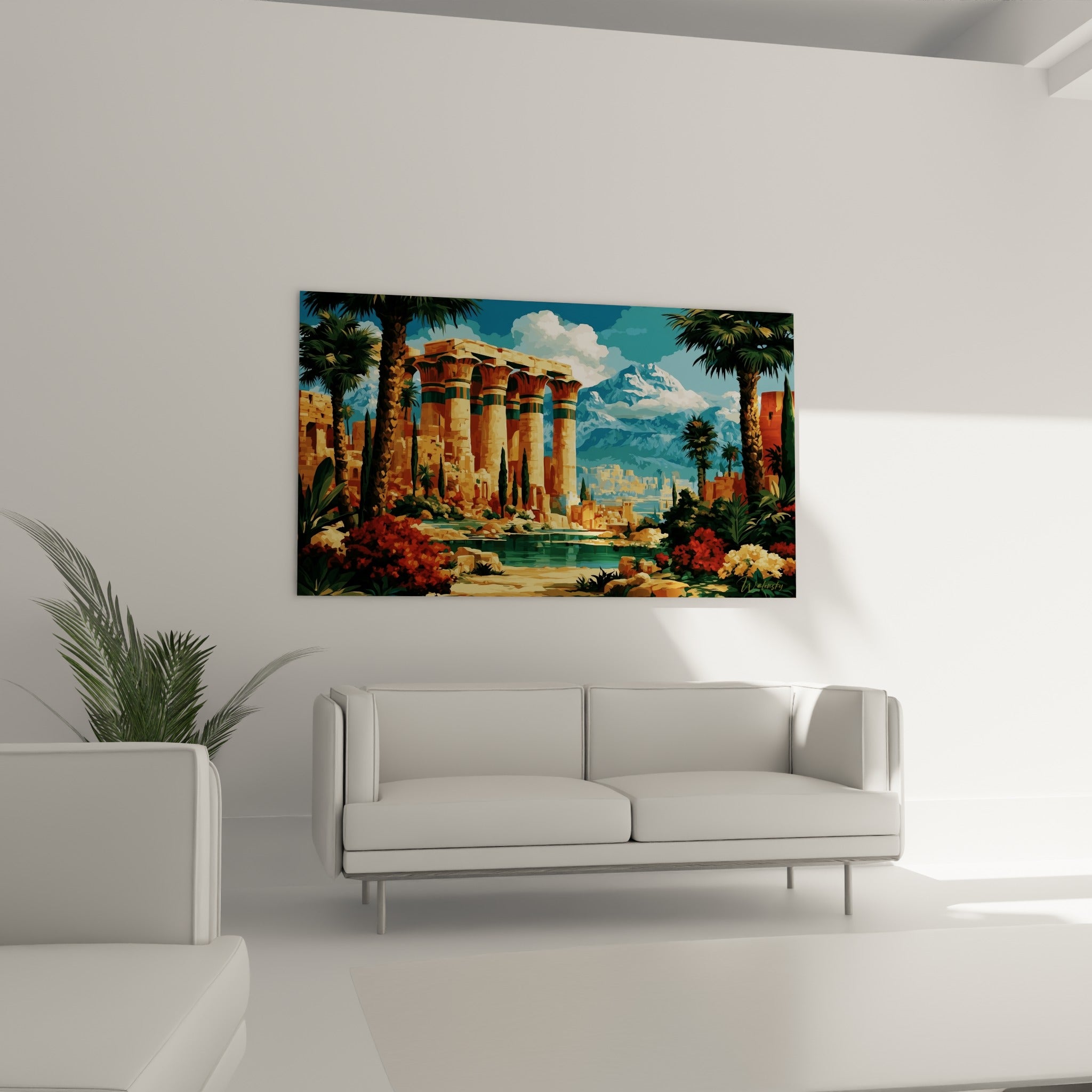 Ruines égyptiennes terracotta et bleu turquoise disposées au-dessus d'un canapé dans un salon lumineux