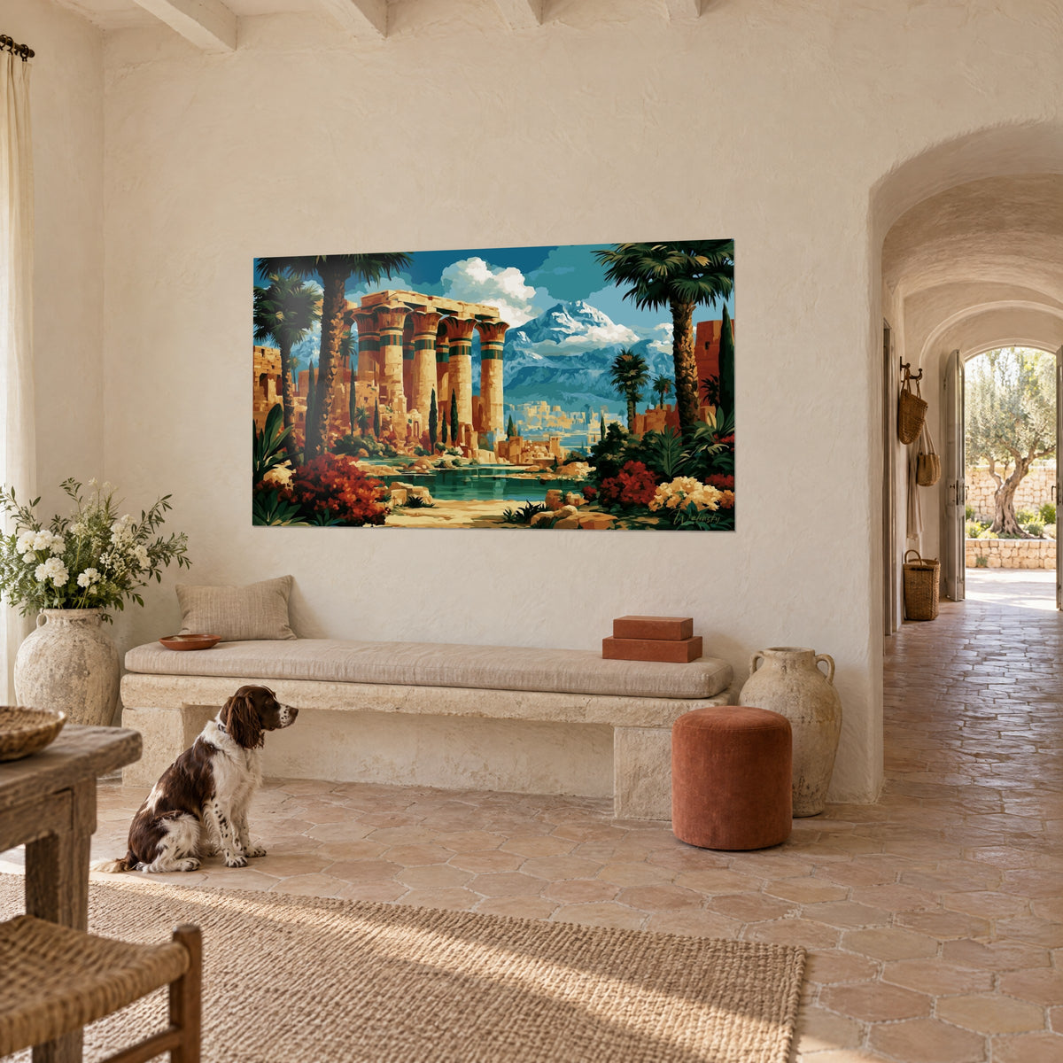 Schilderij van een vergeten stad van goudkleurige steen, turquoise vijver en rode bloemen, een spaniël zittend voor een stenen bank