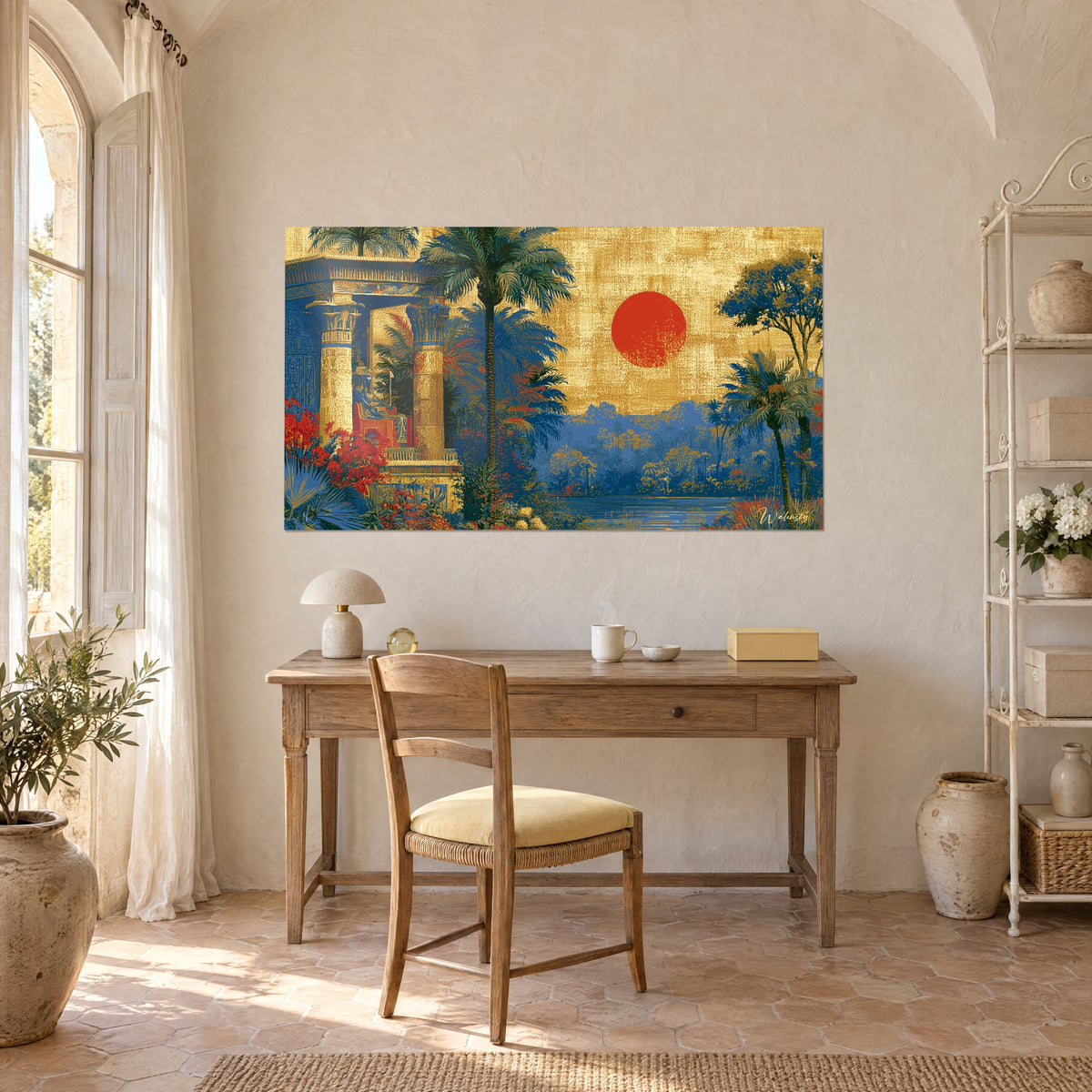 Tableau pavillon antique du Nil, fond doré texturé et soleil rouge vif, palmiers bleus, au-dessus d'un bureau en bois clair