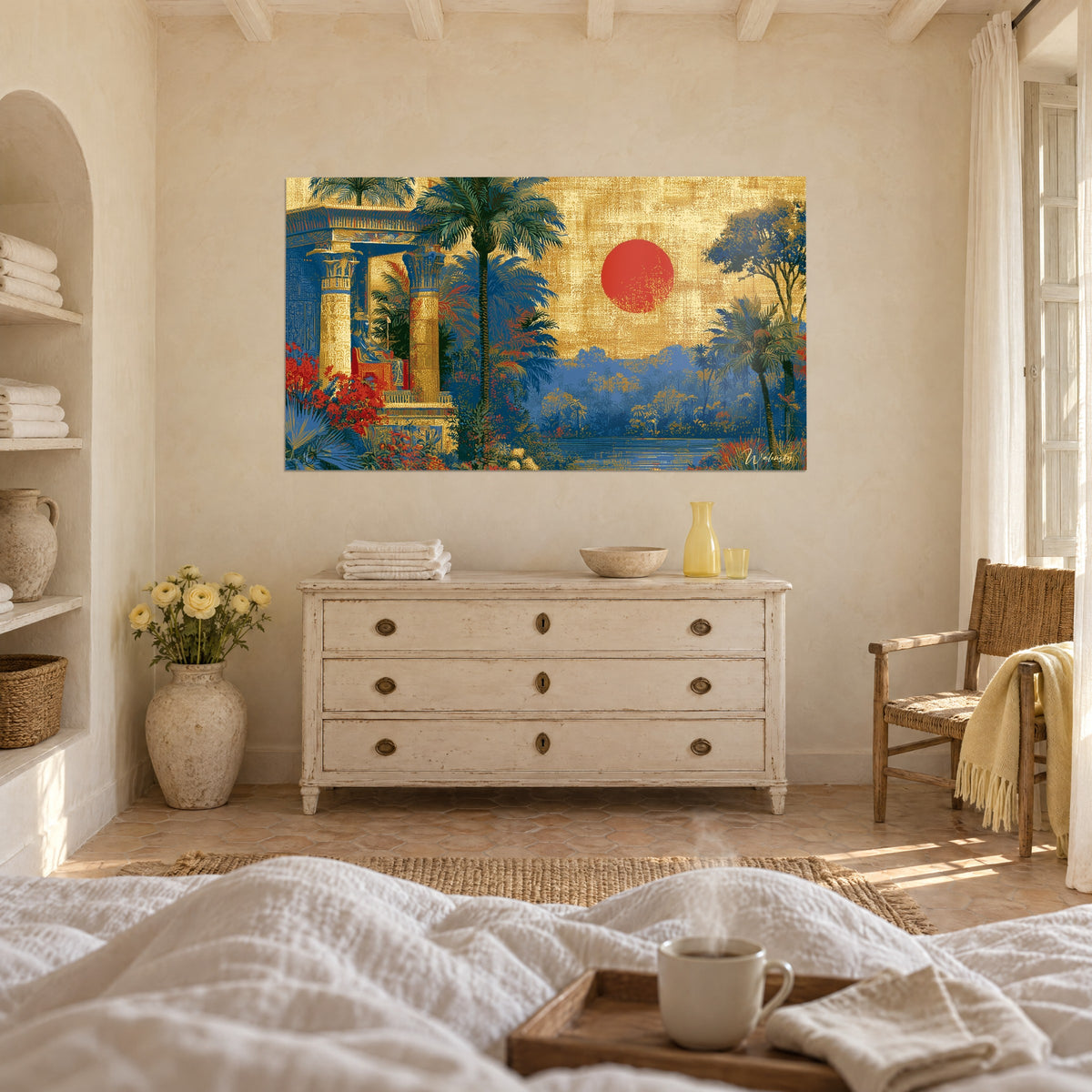 Tableau sanctuaire pharaonique aux piliers dorés, soleil rouge et palmiers bleu nuit, au-dessus d'un lit dans une chambre claire