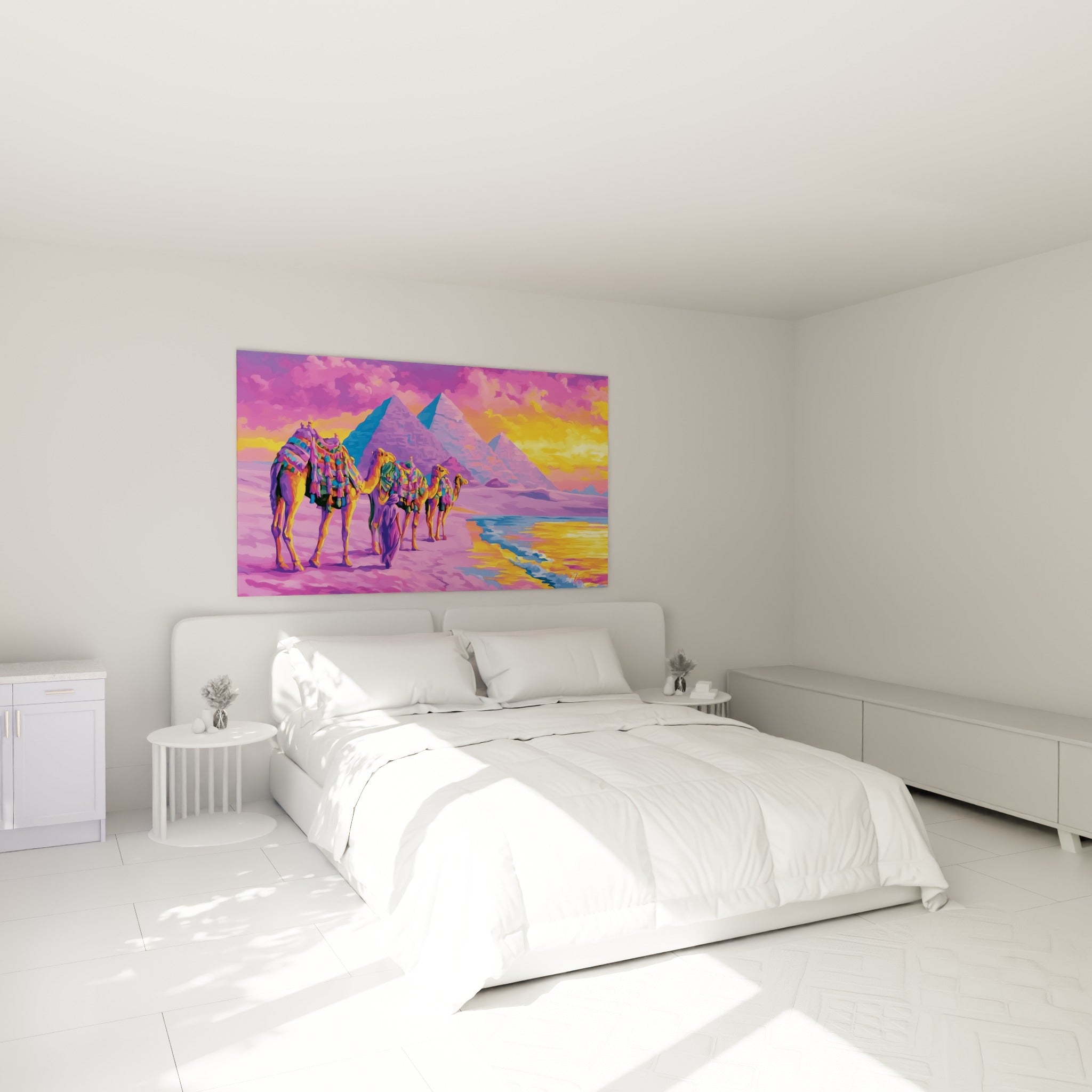 Chameaux parés de couleurs vives et pyramides bleu pastel au-dessus d'un lit dans une chambre claire