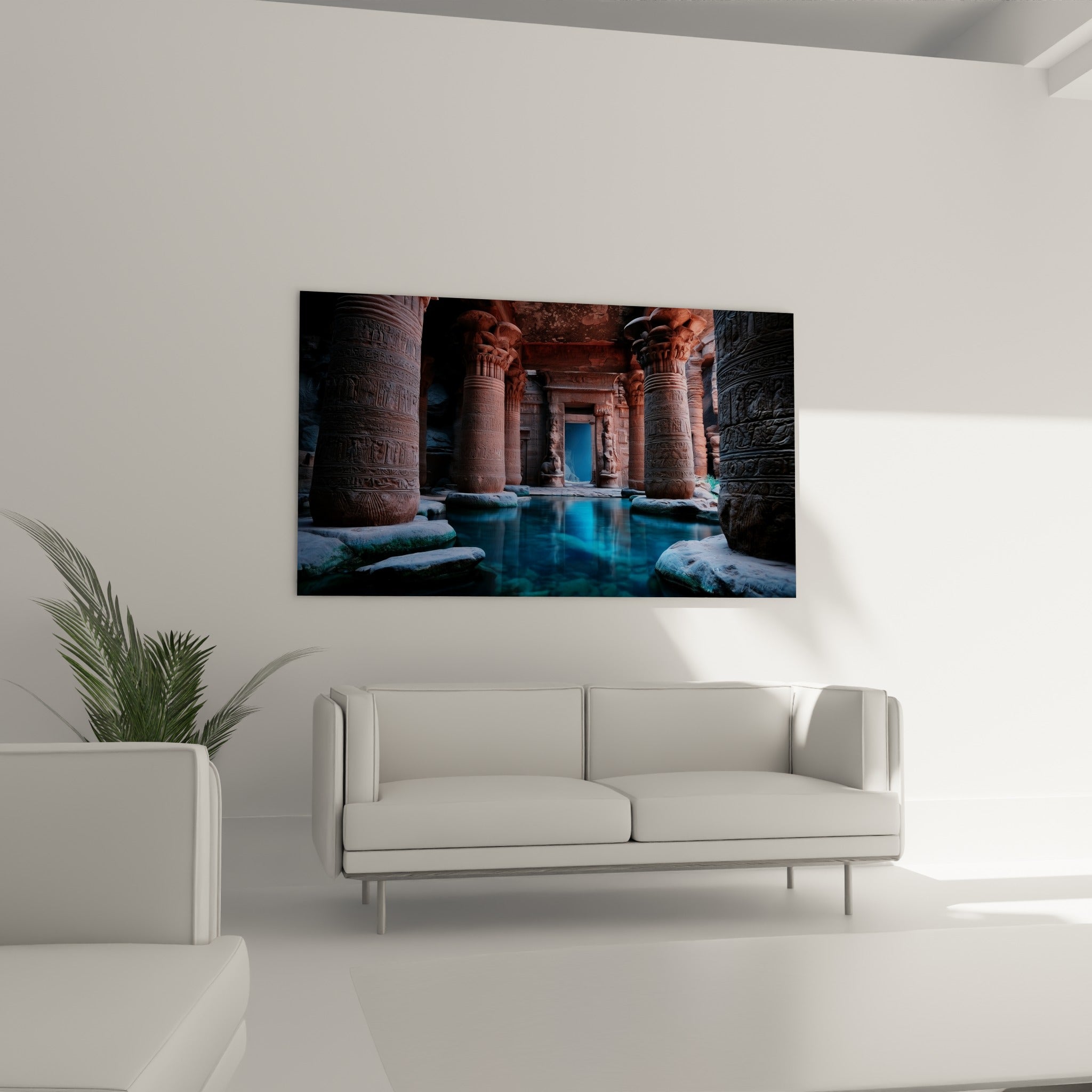 Piliers de temple gravés en terracotta et bassin bleu profond, tableau au-dessus d'un canapé dans un salon lumineux