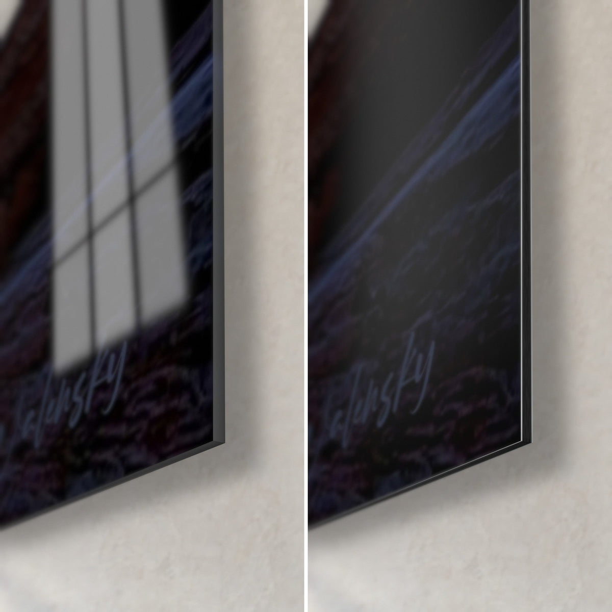 Cuadro pasaje hacia el infinito, esquina inferior derecha en cristal brillante que refleja la ventana y en aluminio Dibond mate ocre y azul