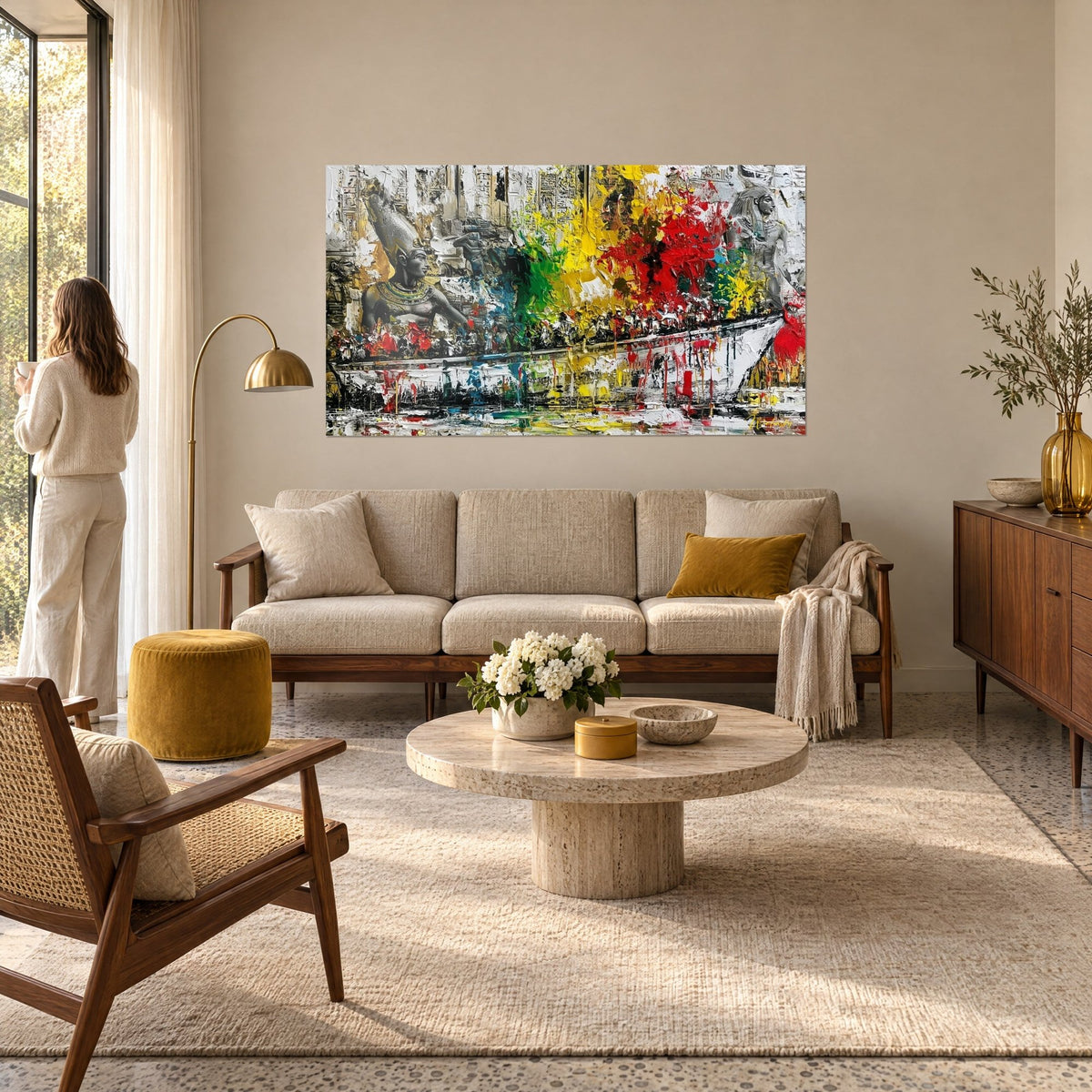 Gemälde Pharao mit der grauen Doppelkrone, rote und gelbe Farbspritzer, über einem Sofa in einem hellen Wohnzimmer