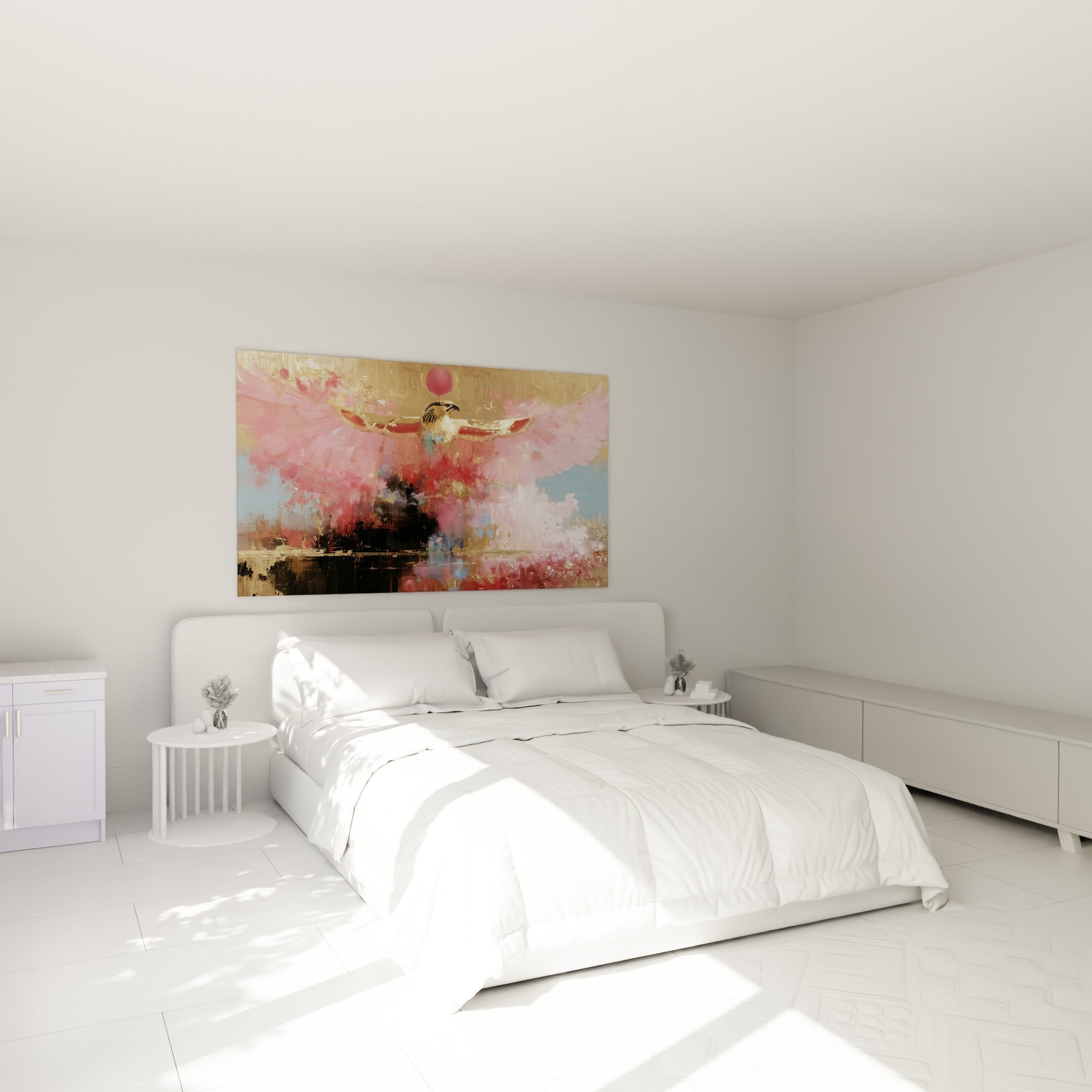 Divinité ailée rose et bleu pastel dominant la scène, accrochée au-dessus d'un lit dans une chambre claire