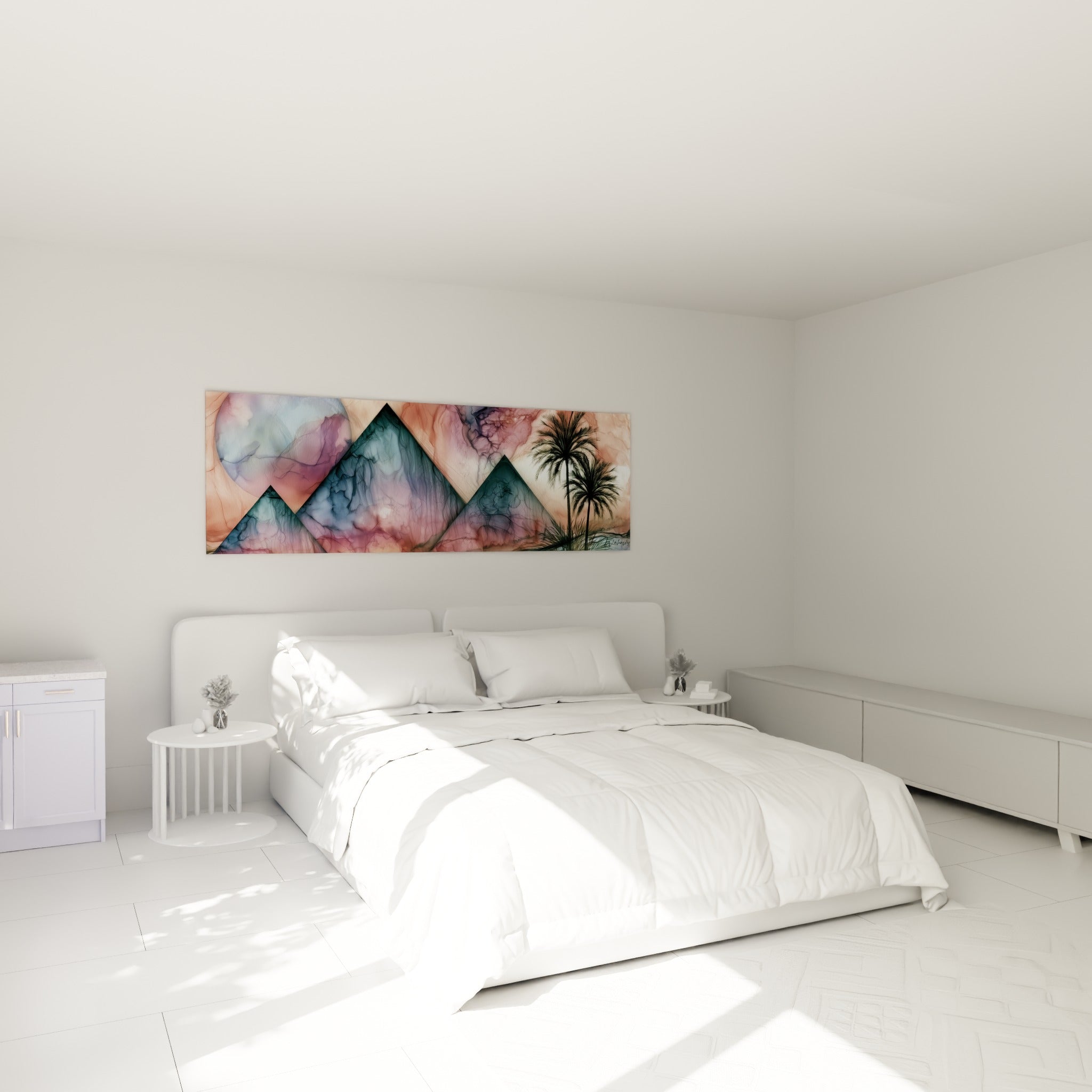 Palmiers noirs et pyramides dorées se détachent au-dessus d'un lit dans une chambre claire