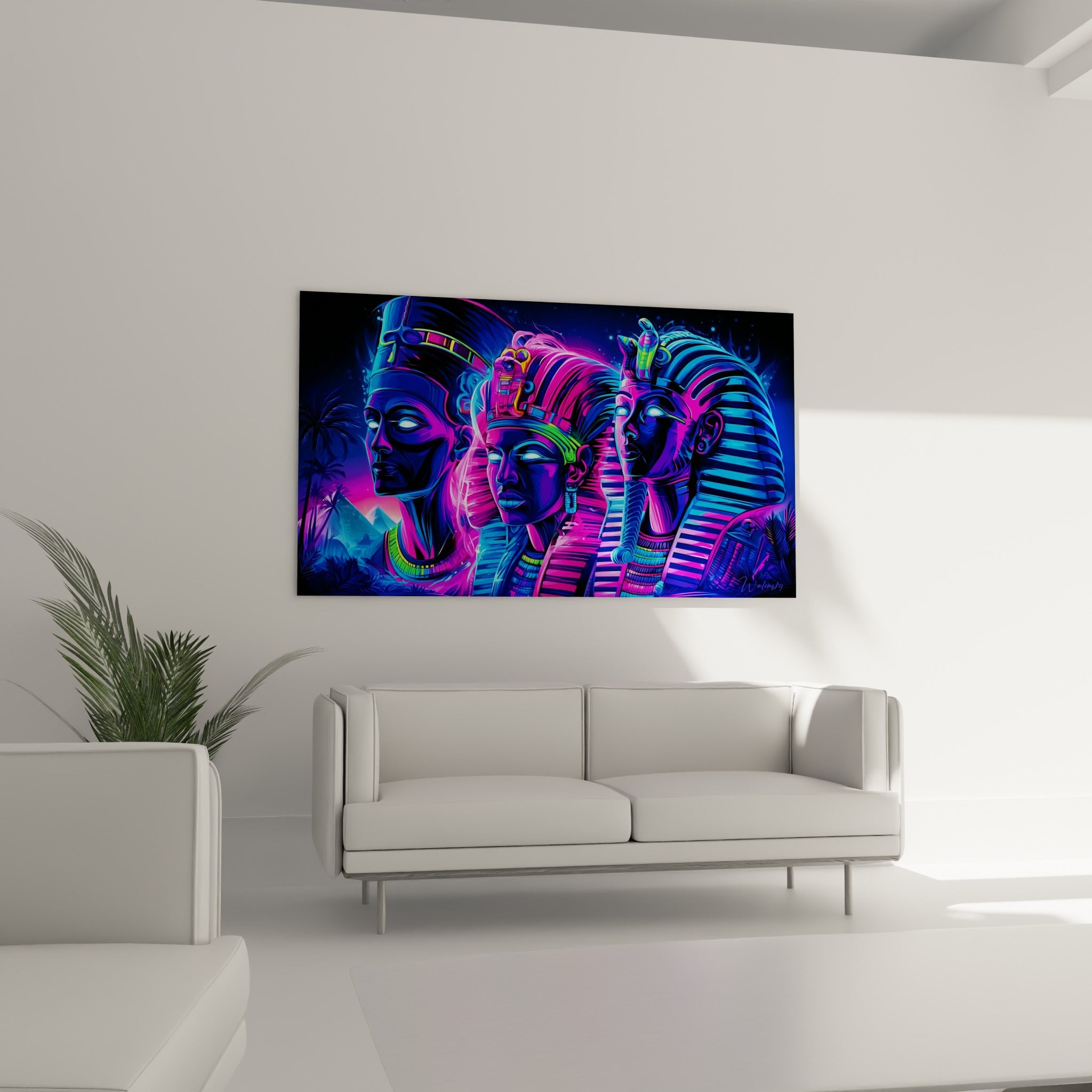 Souverains égyptiens aux teintes fuchsia et bleu électrique, au-dessus d'un canapé dans un salon lumineux