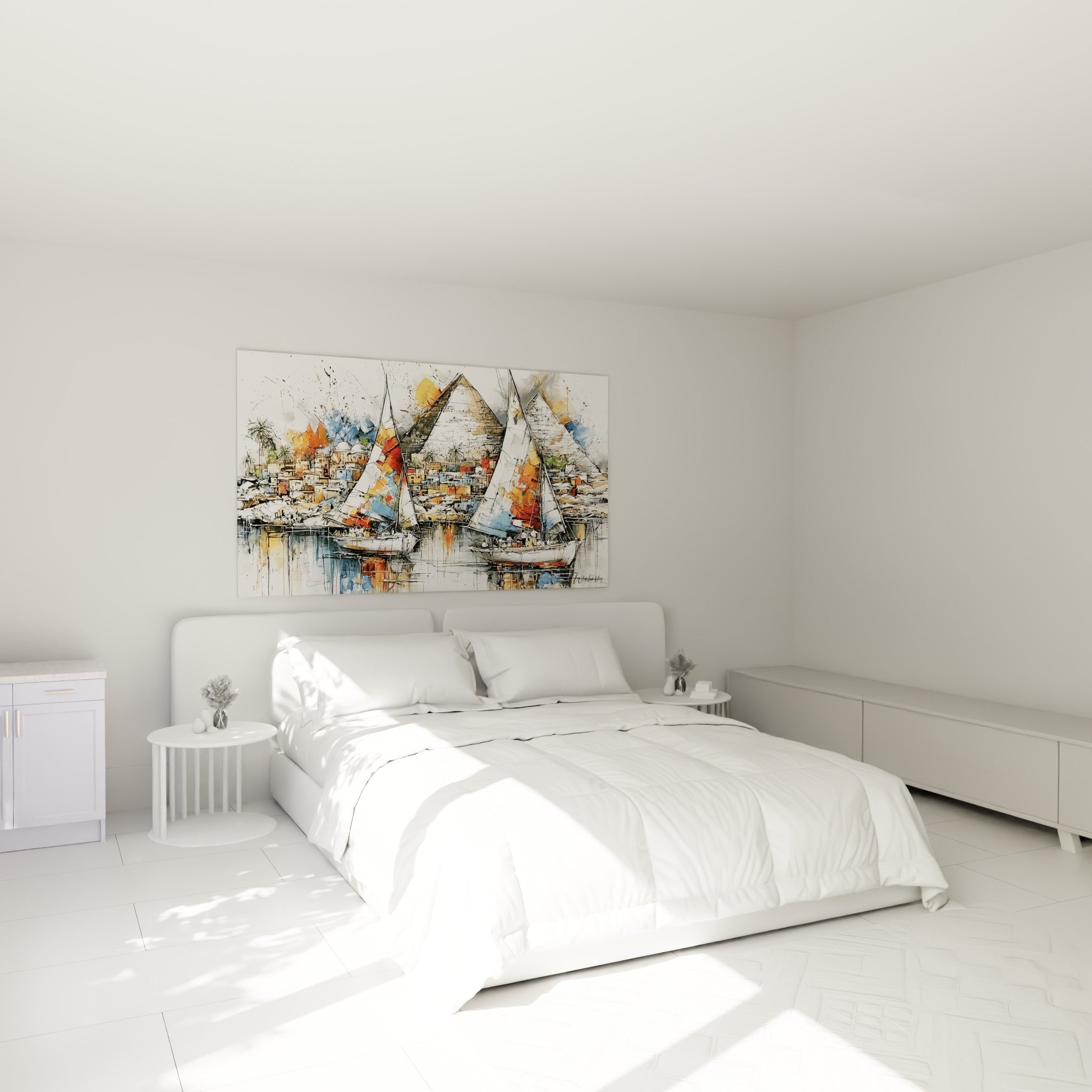 Voiles colorées orange et bleu d'une scène du Nil accrochées au-dessus d'un lit dans une chambre claire