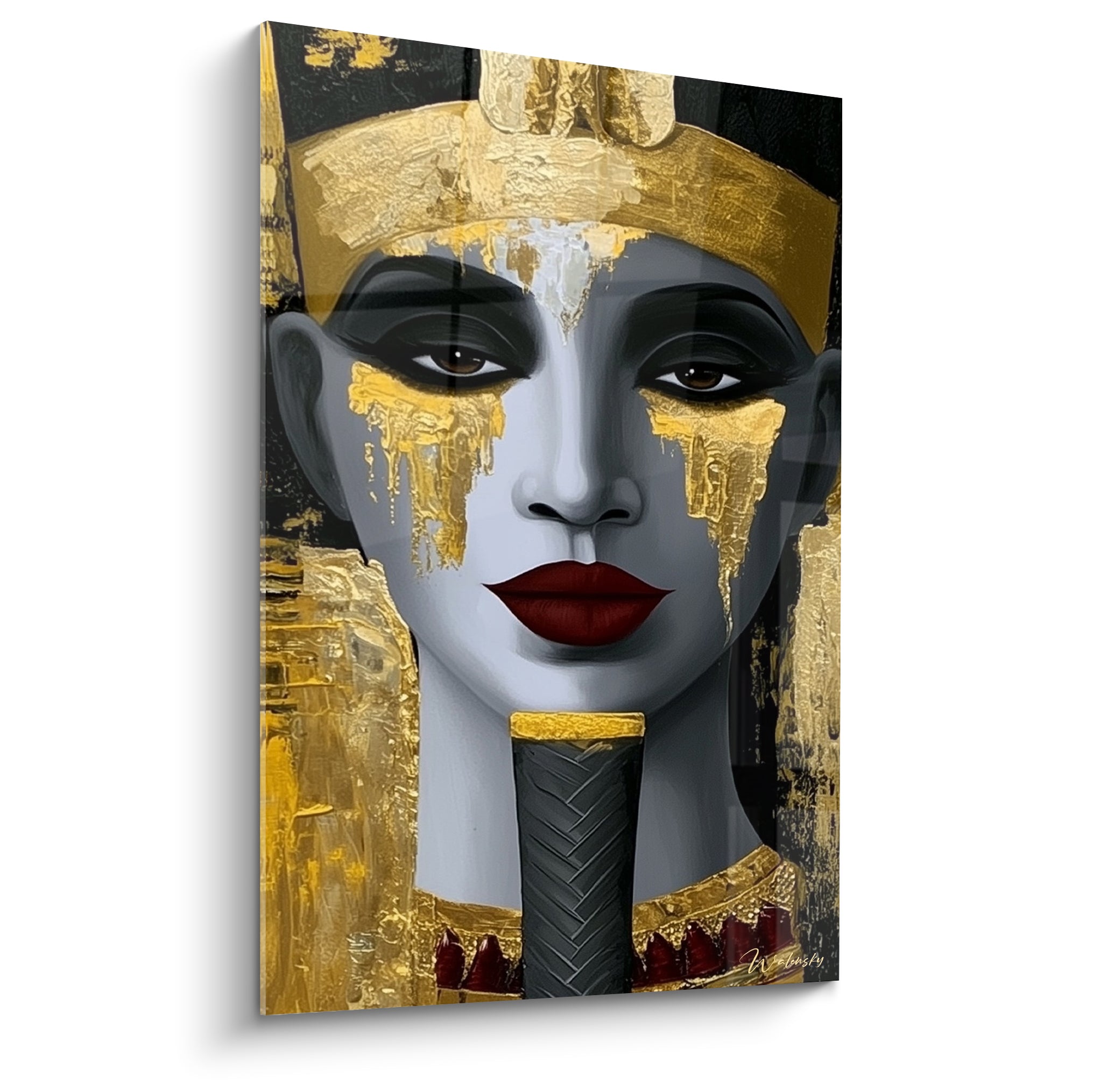 Pharaon au visage gris cendré et coiffe dorée ruisselante, lèvres bordeaux, fond noir profond