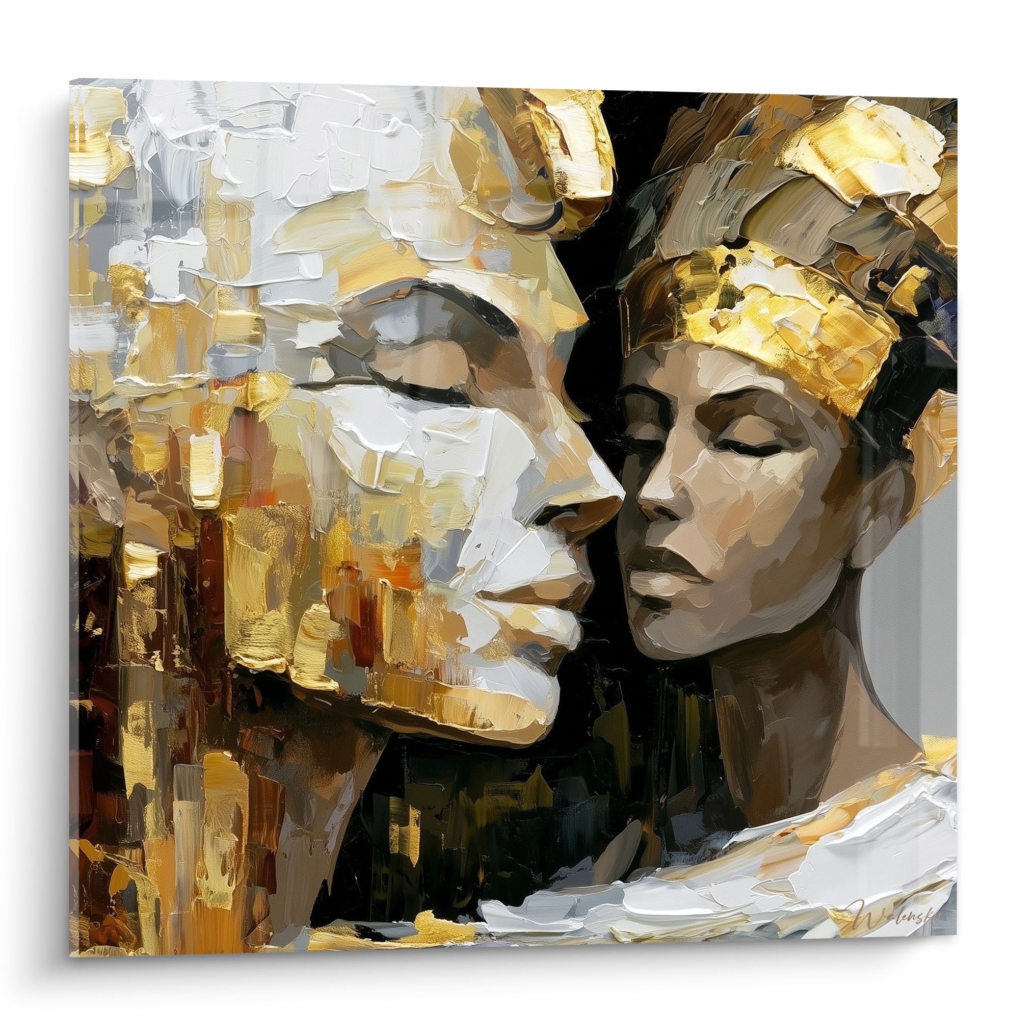 Pharaon et reine égyptiens dorés front contre front, matière blanche et ocre texturée sur fond anthracite