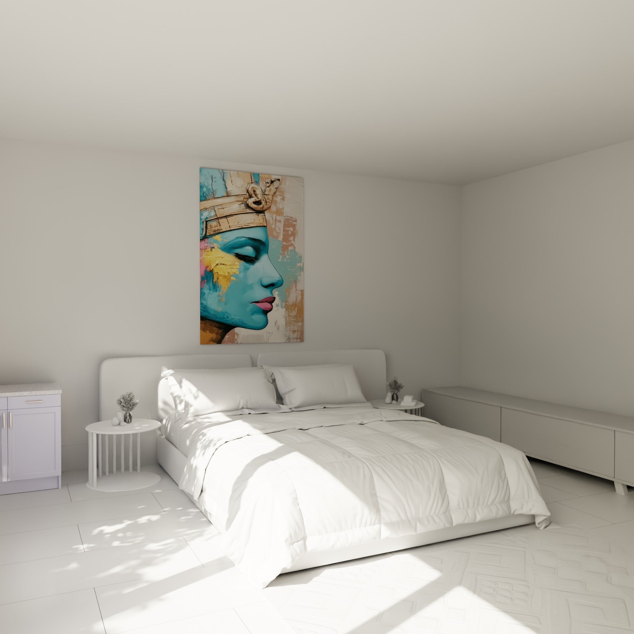 Souveraine antique turquoise et or dominant un lit, dans une chambre lumineuse et apaisante
