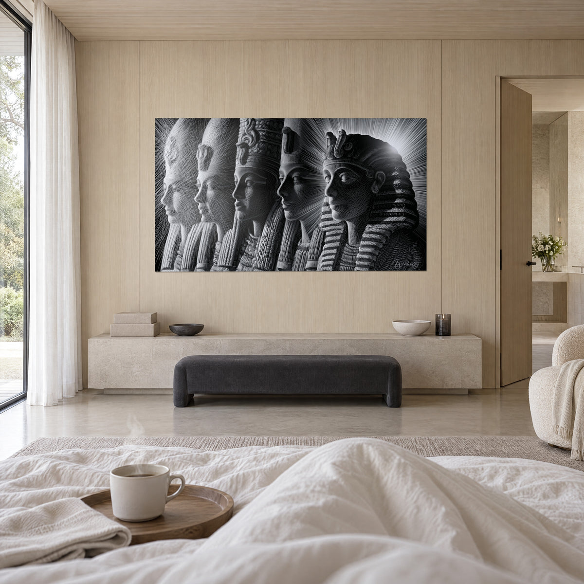 Schilderij Egyptische koninklijke beelden in grijstinten, witte aura, boven een bed in een lichte slaapkamer