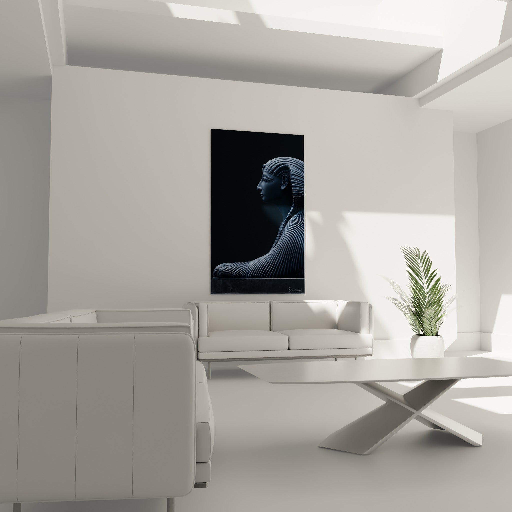 Sculpture égyptienne bleu nuit et anthracite disposée au-dessus d'un canapé dans un salon lumineux