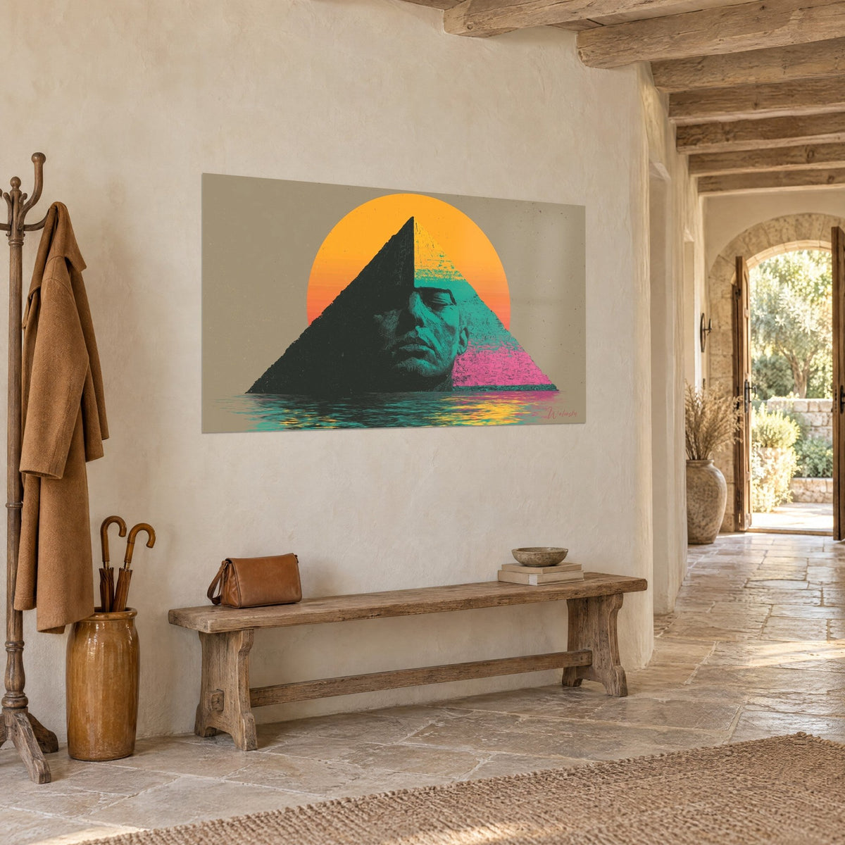 Schilderij stenen aquaduct: turquoise gebeeldhouwd gezicht dat overgaat in een piramide, saffraangele schijf, gang van lichte steen