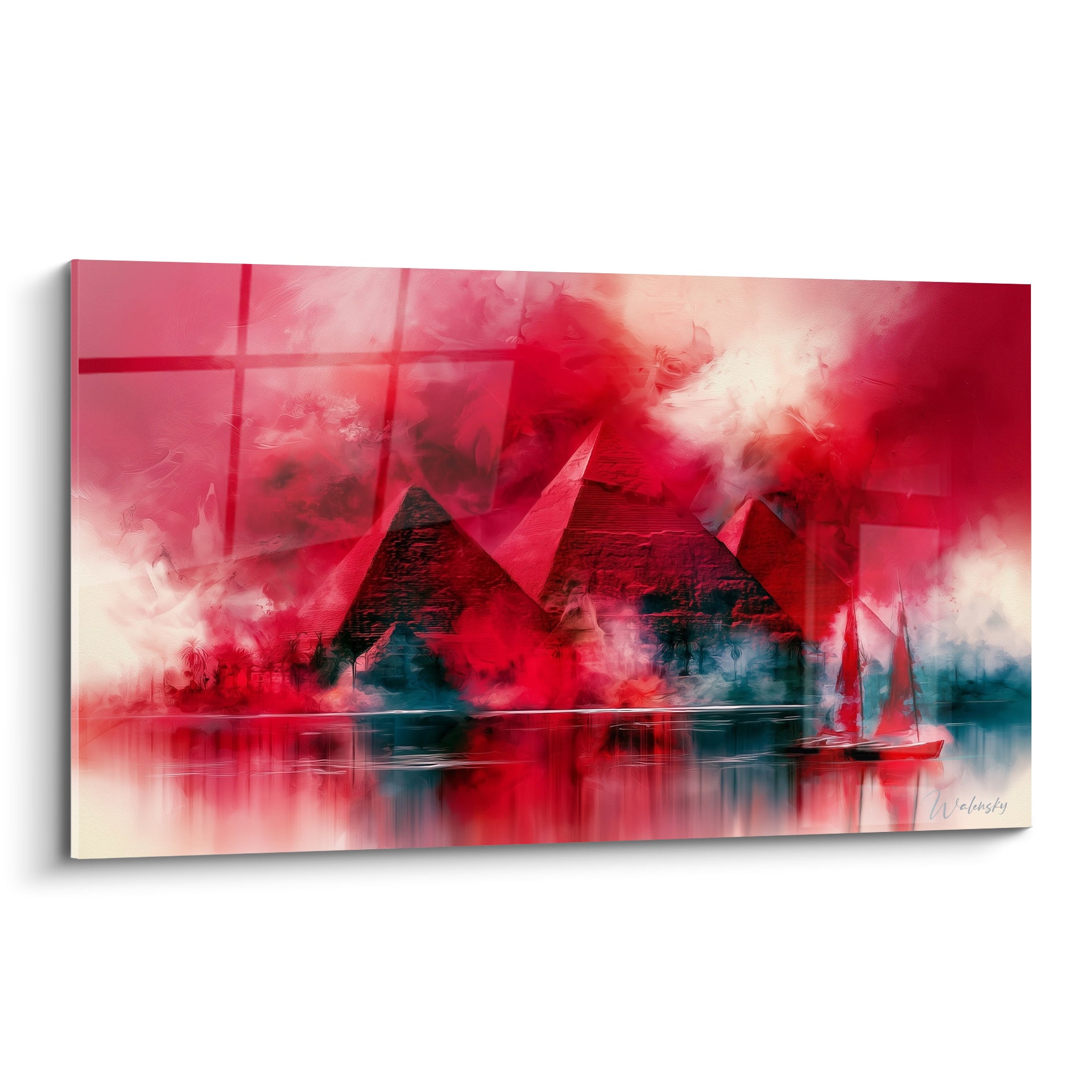 Pyramides égyptiennes en rouge intense et bleu marine, felouques sur le Nil brumeux