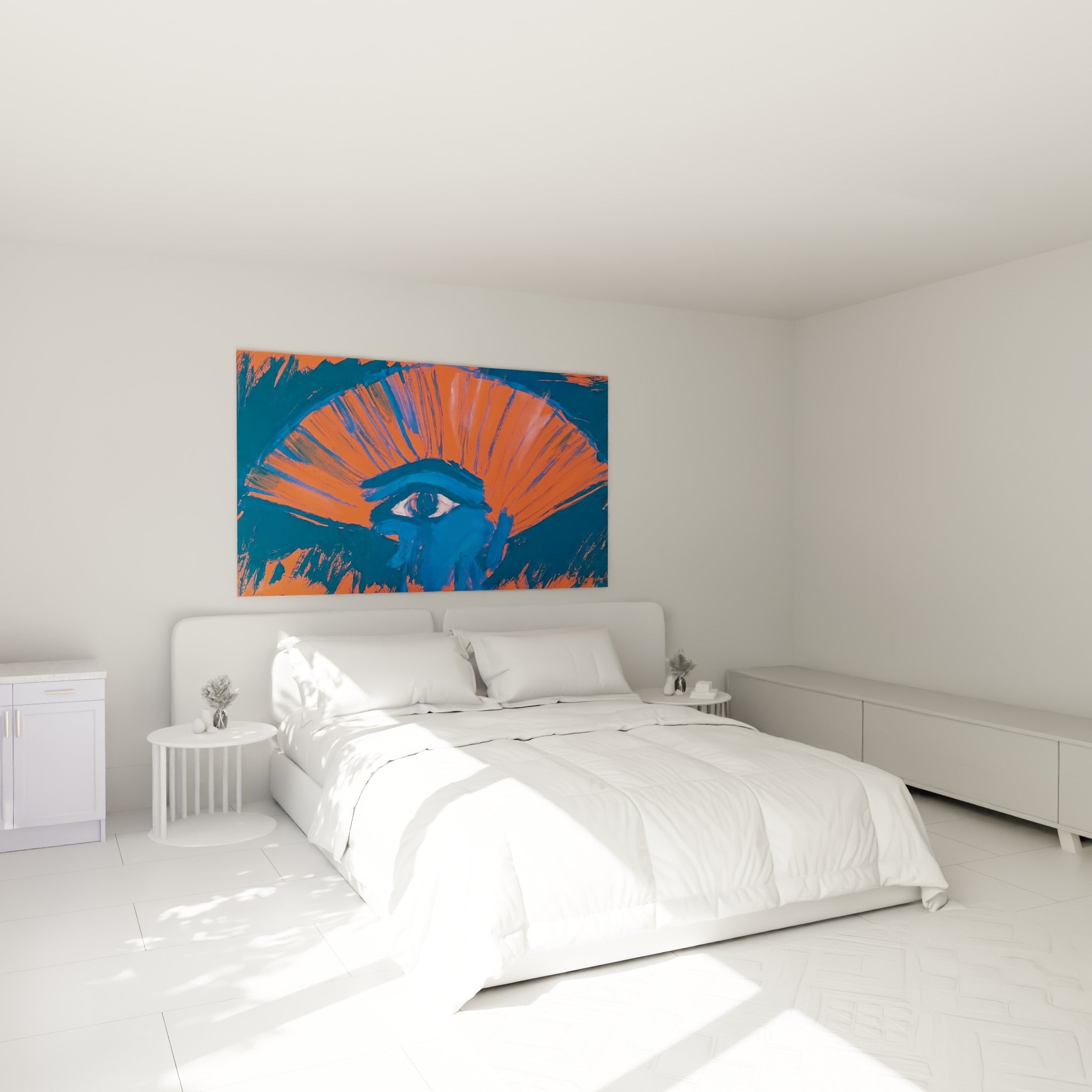 Symbole égyptien bleu et orange à l'œil vigilant, au-dessus d'un lit dans une chambre claire