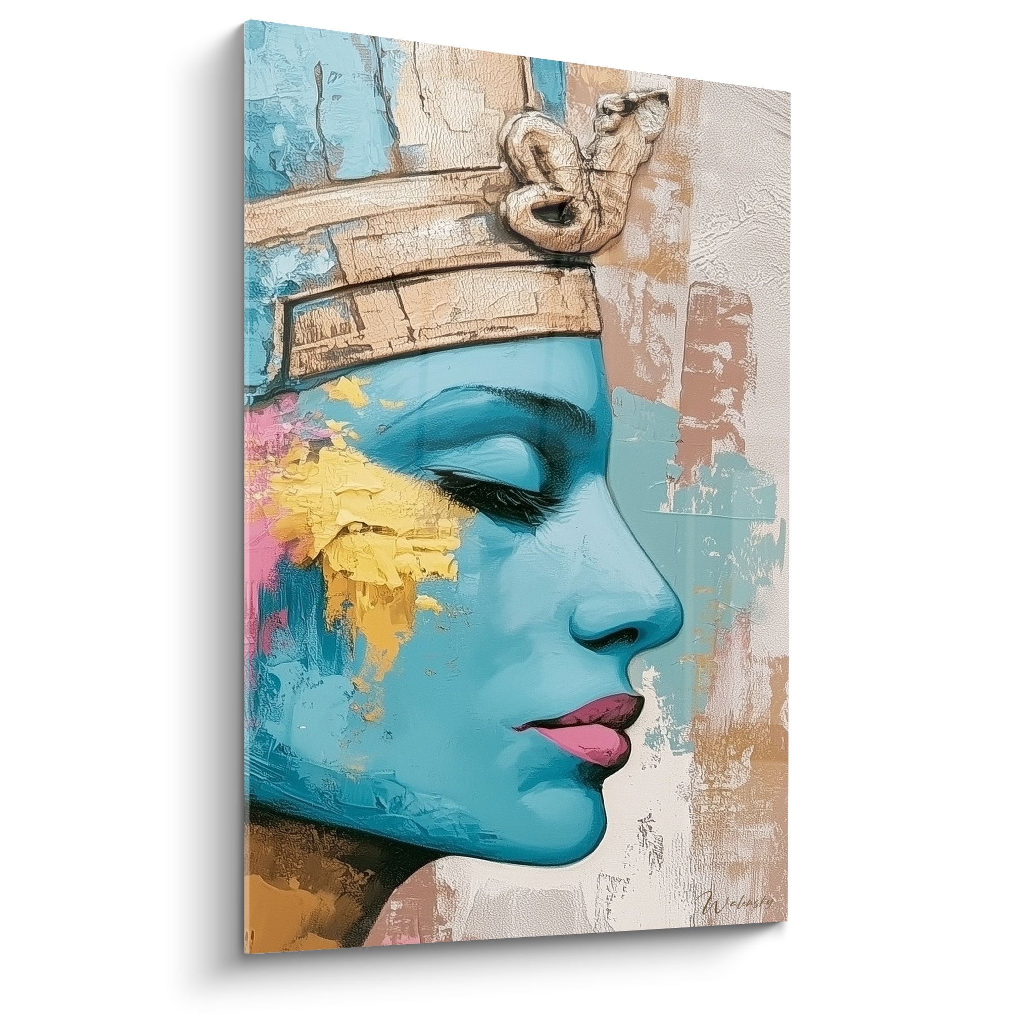 Reine égyptienne au profil turquoise, coiffe dorée ornée d'un cobra, joue éclaboussée de jaune et rose