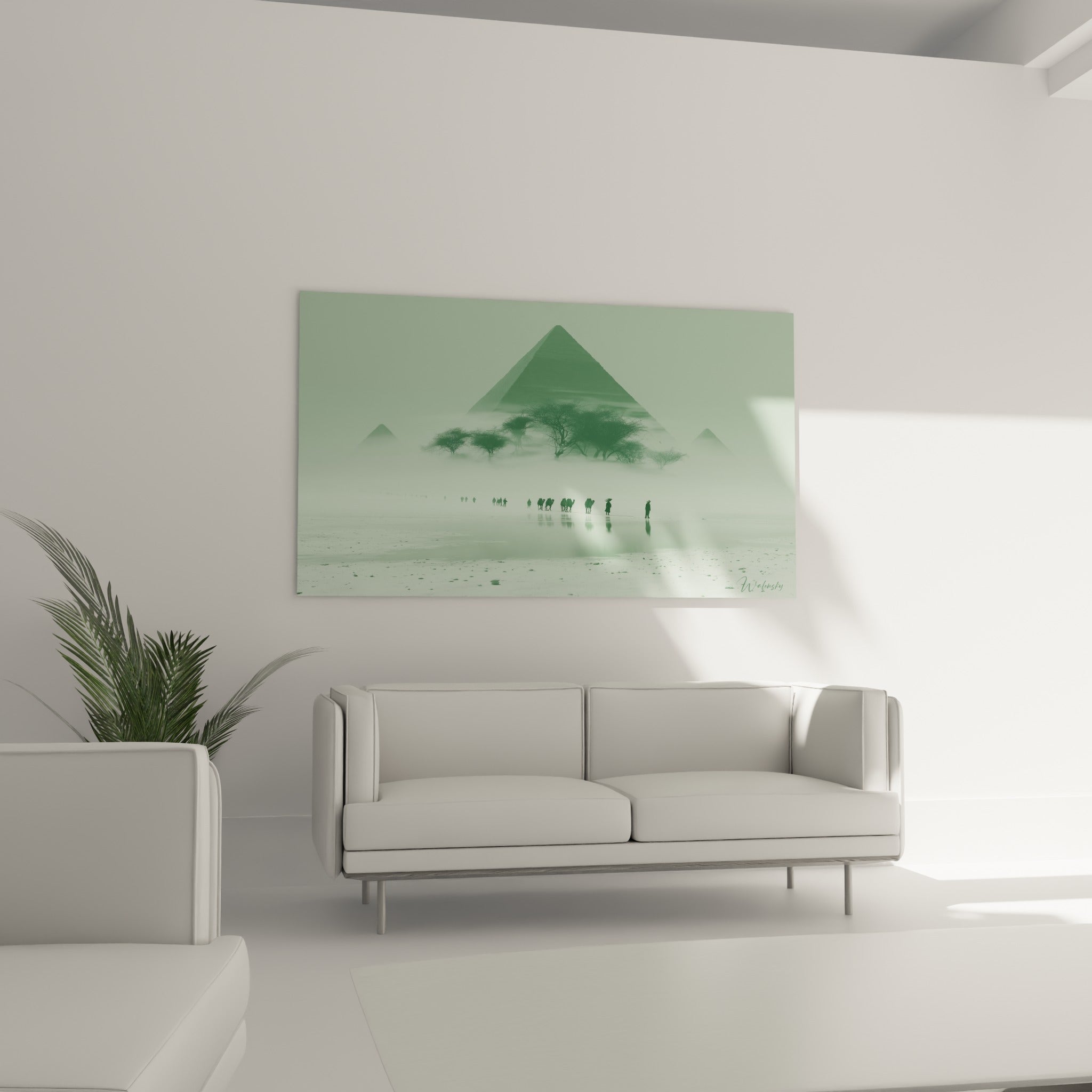 Silhouettes de marcheurs et pyramide brumeuse en vert sauge, au-dessus d'un canapé dans un salon lumineux