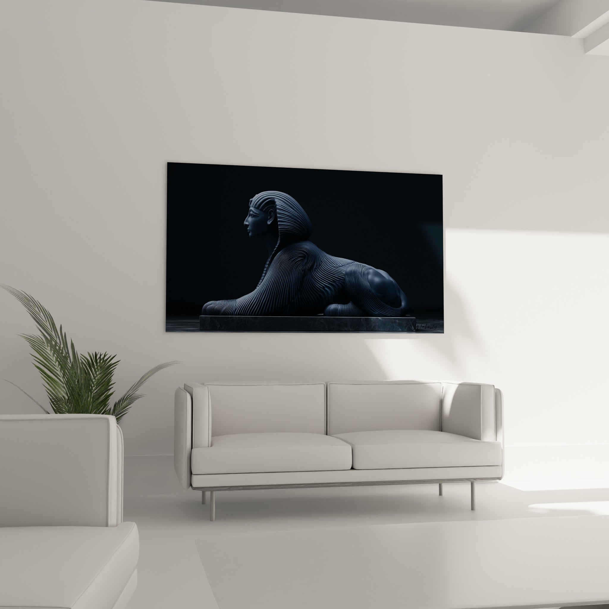 Silhouette du sphinx anthracite aux reflets bleutés au-dessus d'un canapé dans un salon lumineux