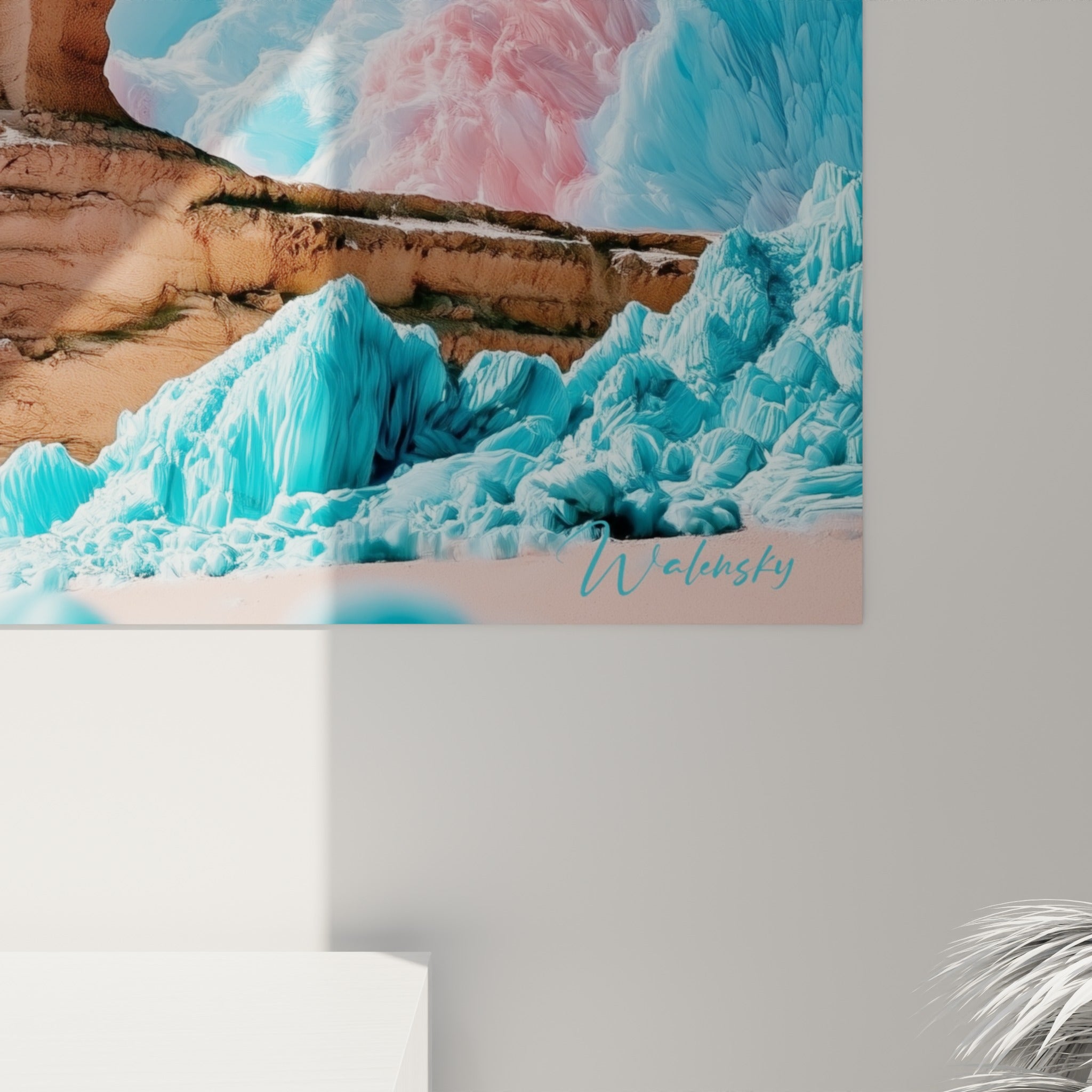 Détail de la texture minérale du sphinx ocre et des nuages roses vaporeux imprimés sur toile