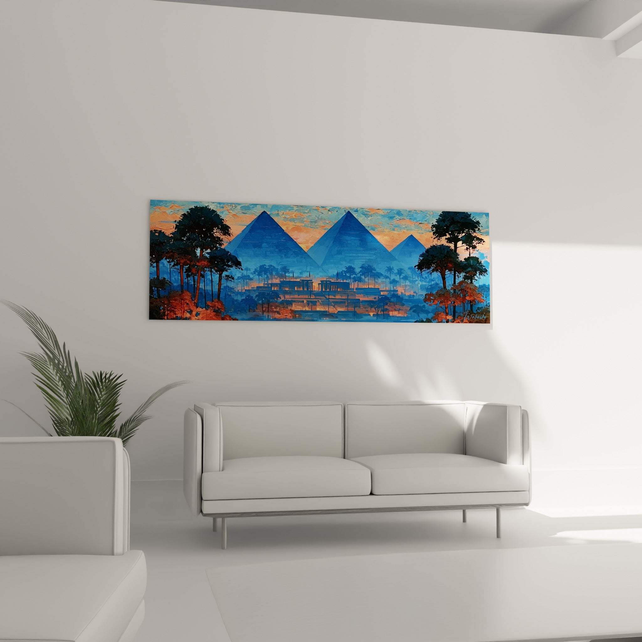 Trois pyramides égyptiennes bleu nuit dominent un ciel orange au-dessus d'un canapé dans un salon lumineux