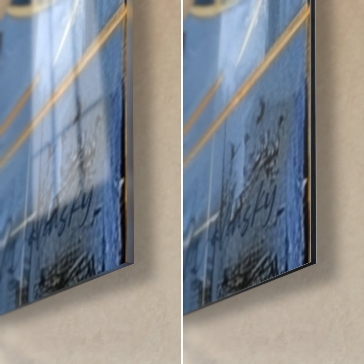 Cuadro máscara egipcia en azul cobalto y oro, esquina inferior derecha: vidrio acrílico brillante a la izquierda, Dibond negro mate a la derecha, canto de 3 mm