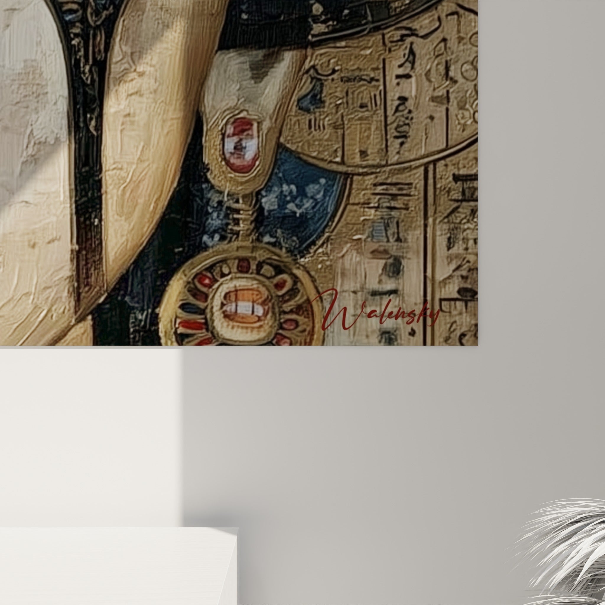 Empâtements dorés et coulures bleu marine visibles en gros plan sur la matière du tableau égyptien