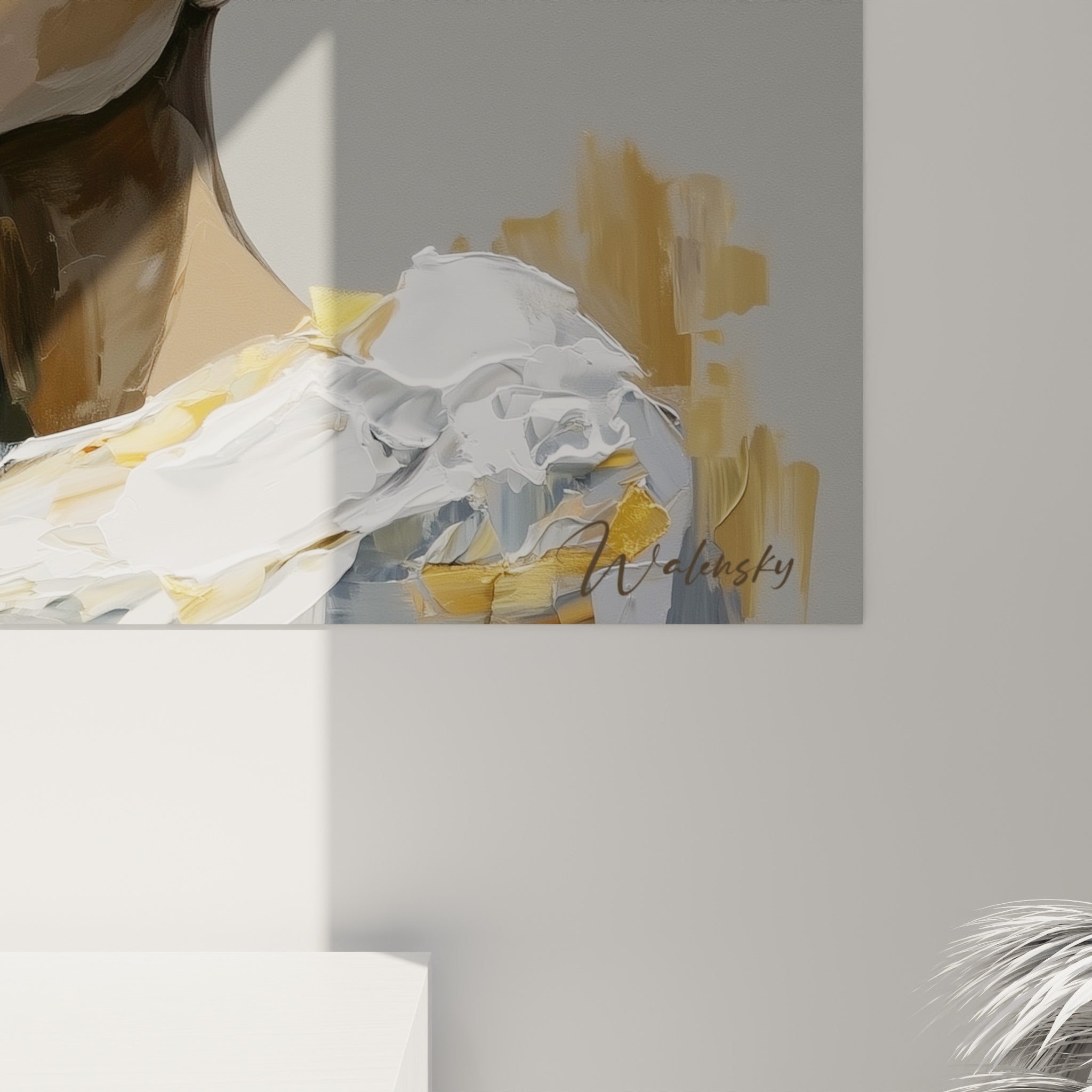 Détail des empâtements dorés et blancs sur les coiffes des figures égyptiennes accrochées au mur