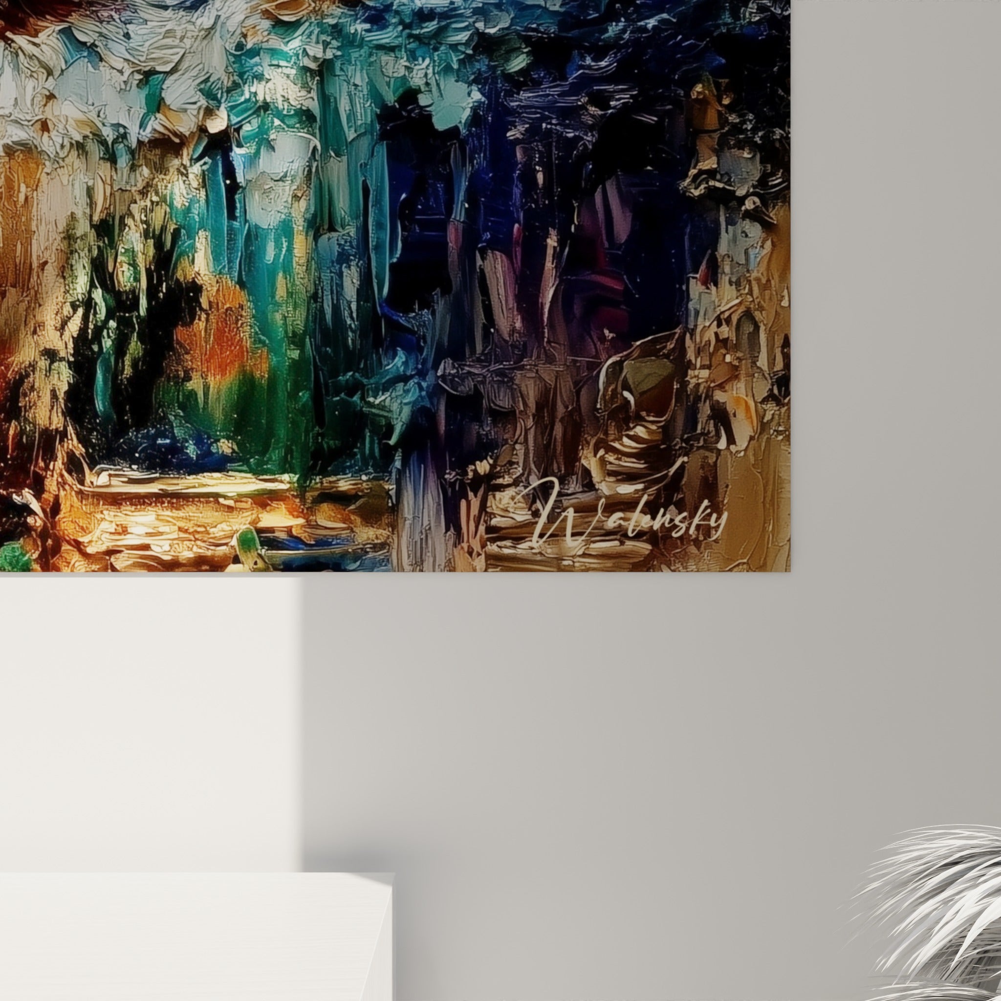 Empâtements dorés et coulures bleu marine visibles en gros plan sur la toile égyptienne