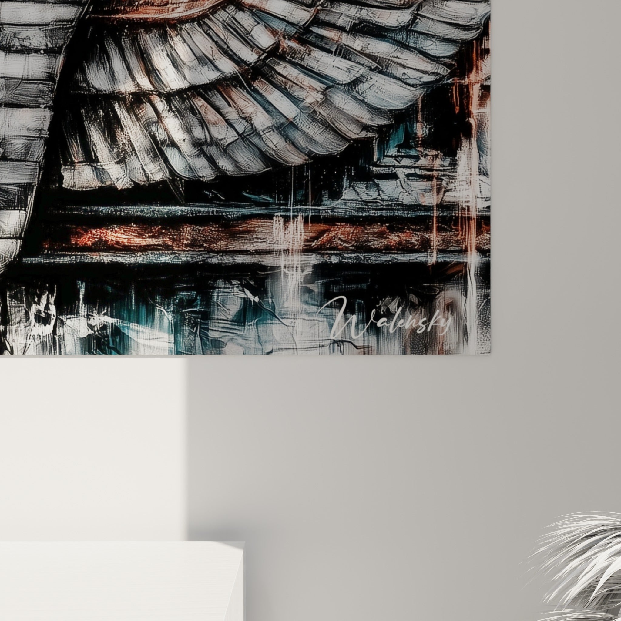 Détail des empâtements texturés en gris anthracite et reflets cuivrés sur la surface de l'œuvre