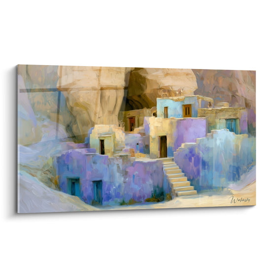 Village troglodyte peint en mauve et bleu pastel contre une falaise ocre texturée