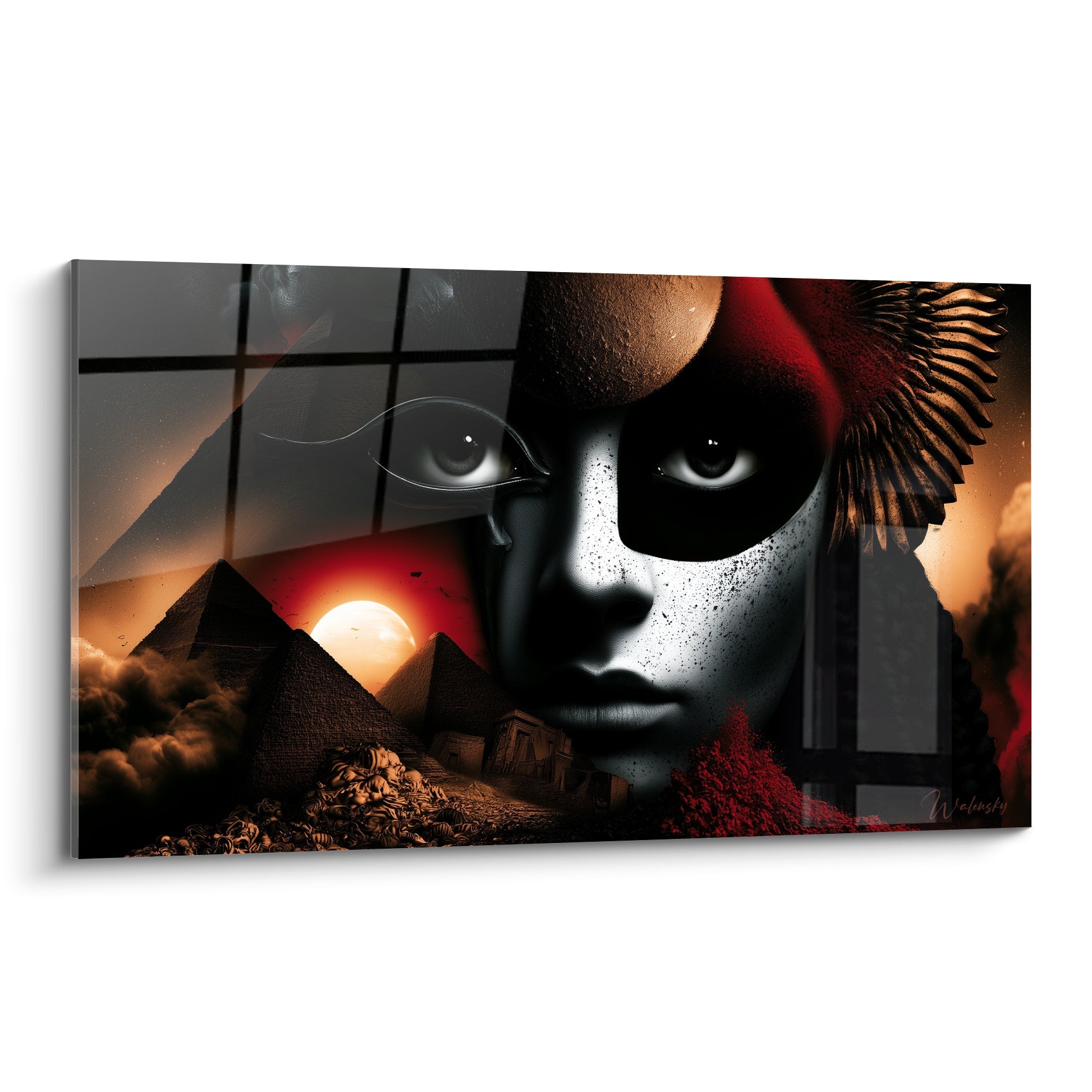 Visage pharaonique craquelé blanc et noir devant des pyramides rouge terracotta au crépuscule