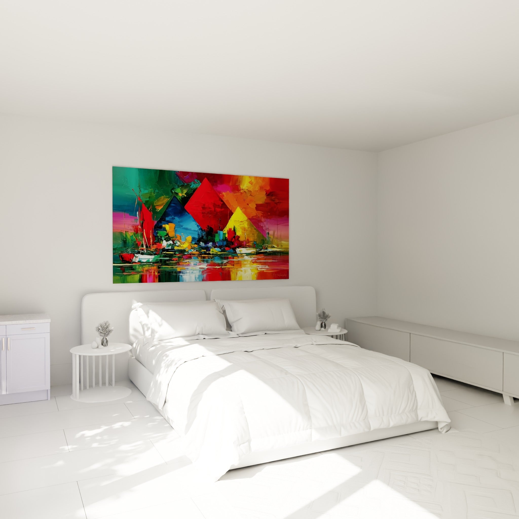 Voiliers colorés et pyramides rouges surplombant l'eau, accrochés au-dessus d'un lit dans une chambre claire
